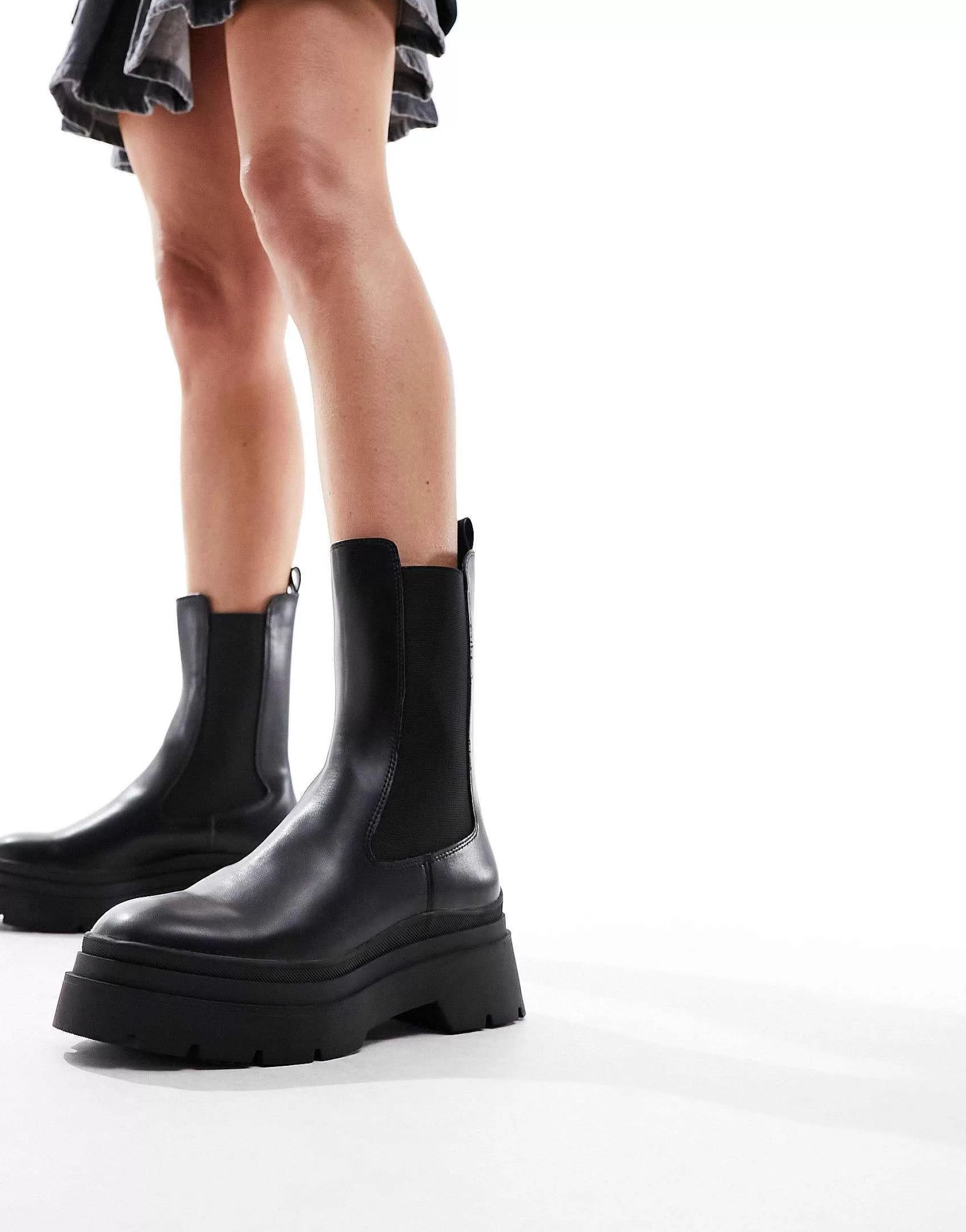 Women Bershka Cleated Sole Chunky Chelsea Boots In