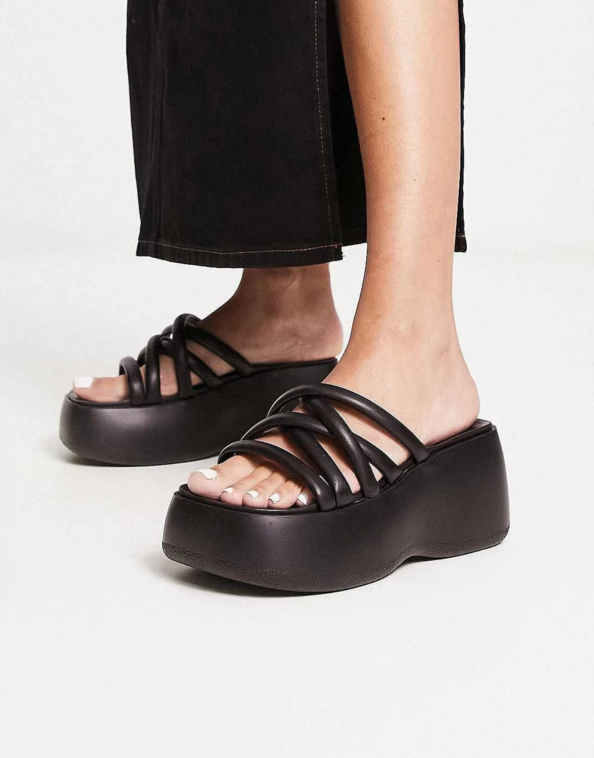 Women Daisy Street Chunky Sole Strappy Sandals In