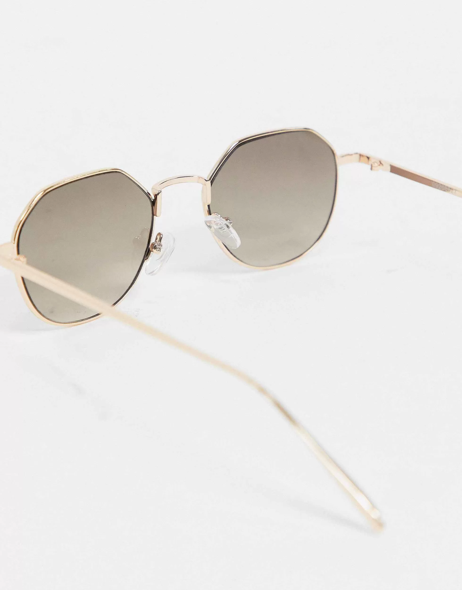 Men DESIGN Angled Round Metal Sunglasses With Smoke Gradient Lens In