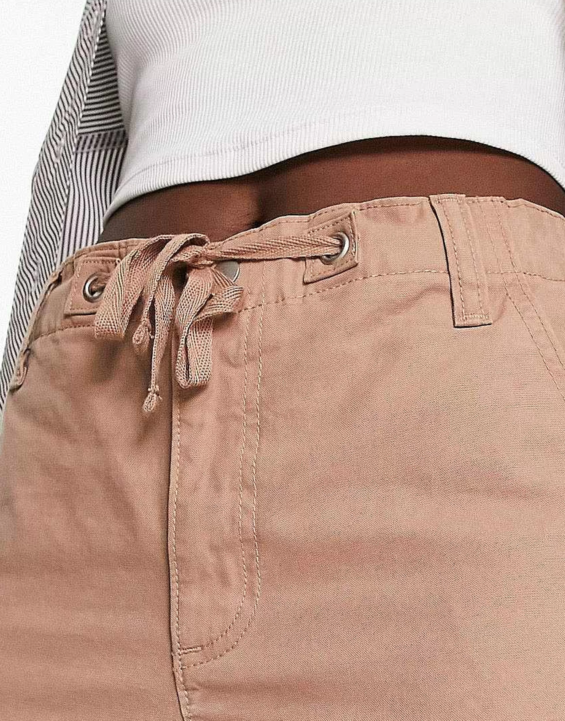 Women DESIGN Cargo Shorts In