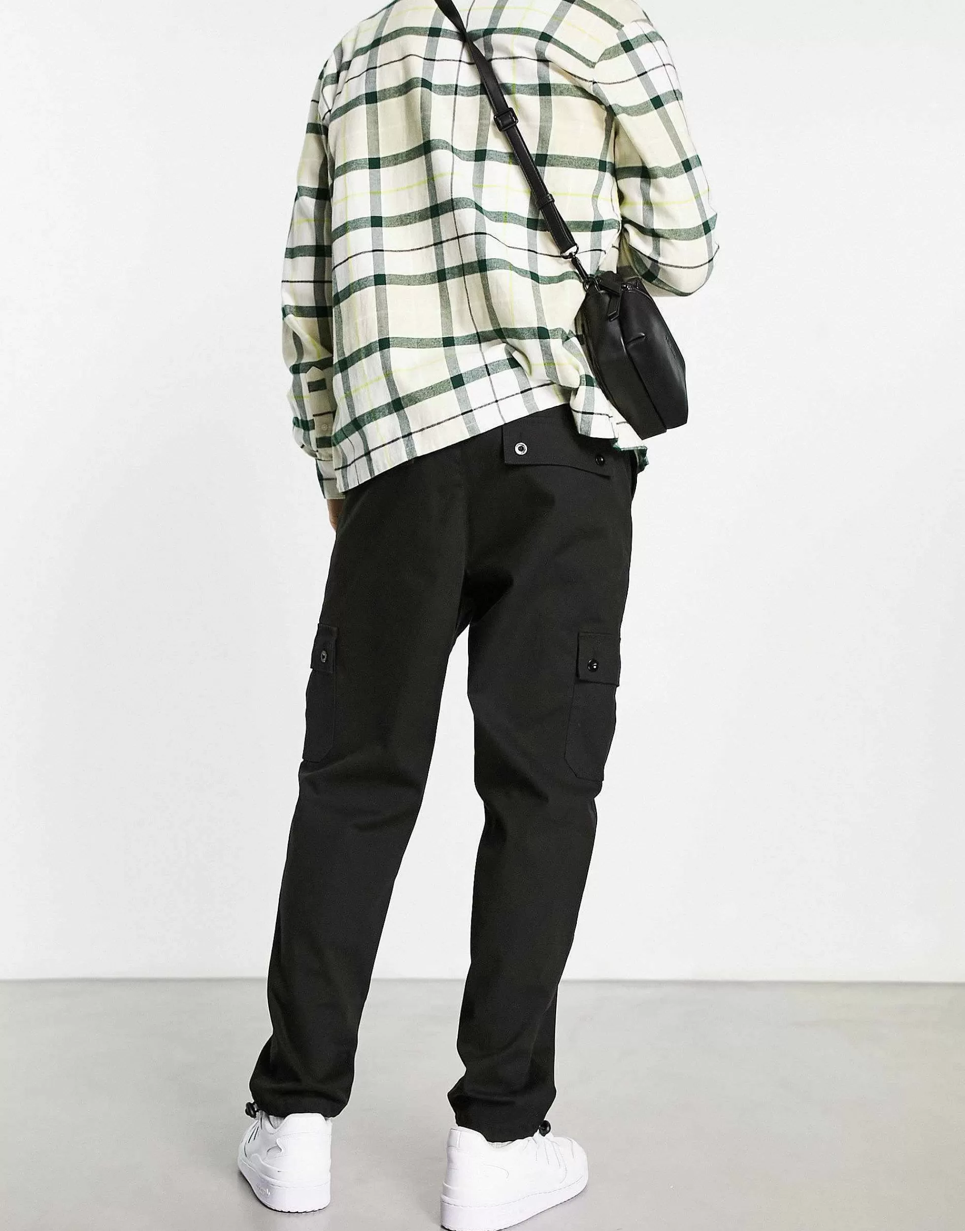 Men DESIGN Cargo Tapered Trousers In With Toggles