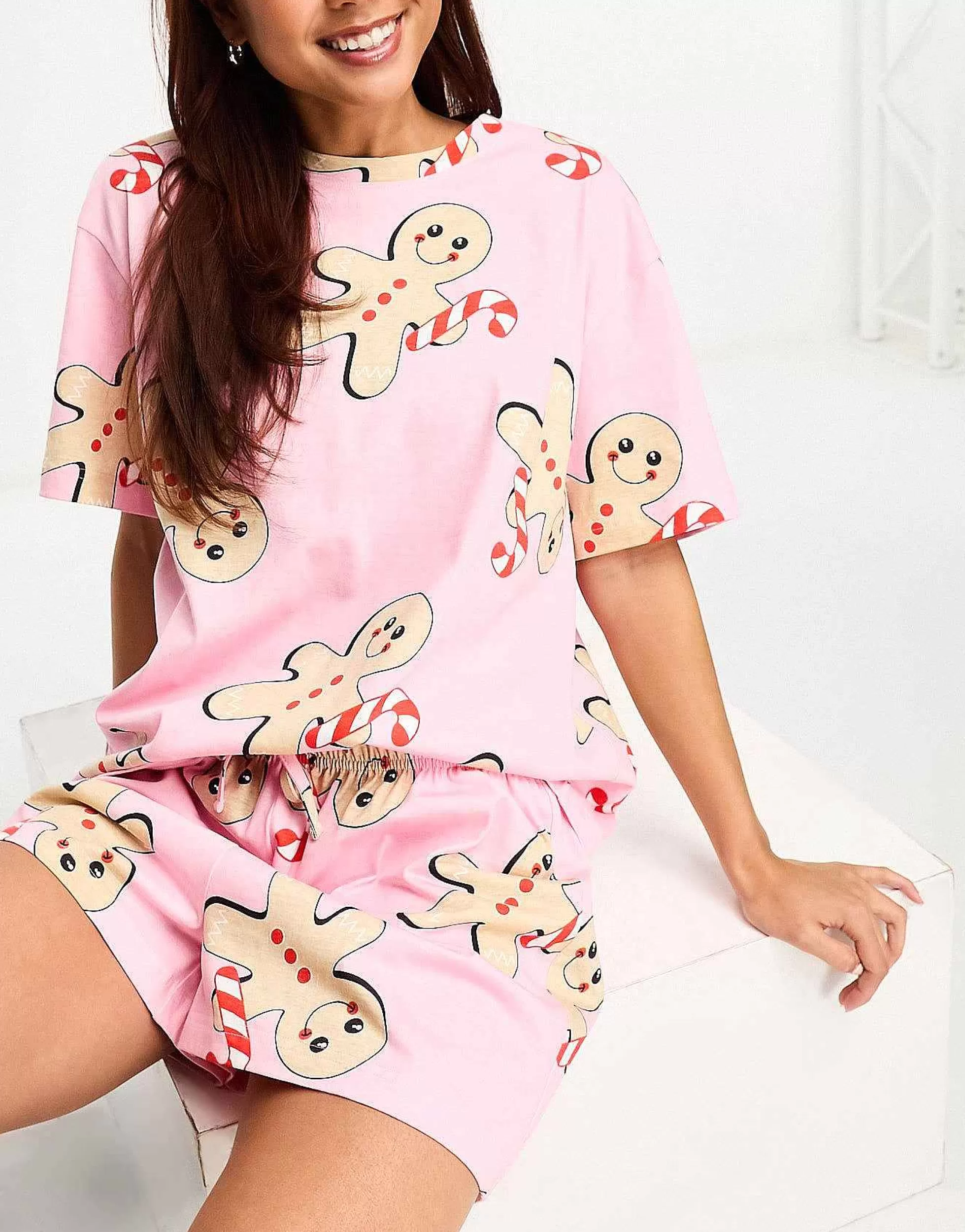 Women DESIGN Christmas Gingerbread Oversized Tee & Short Pyjama Set In