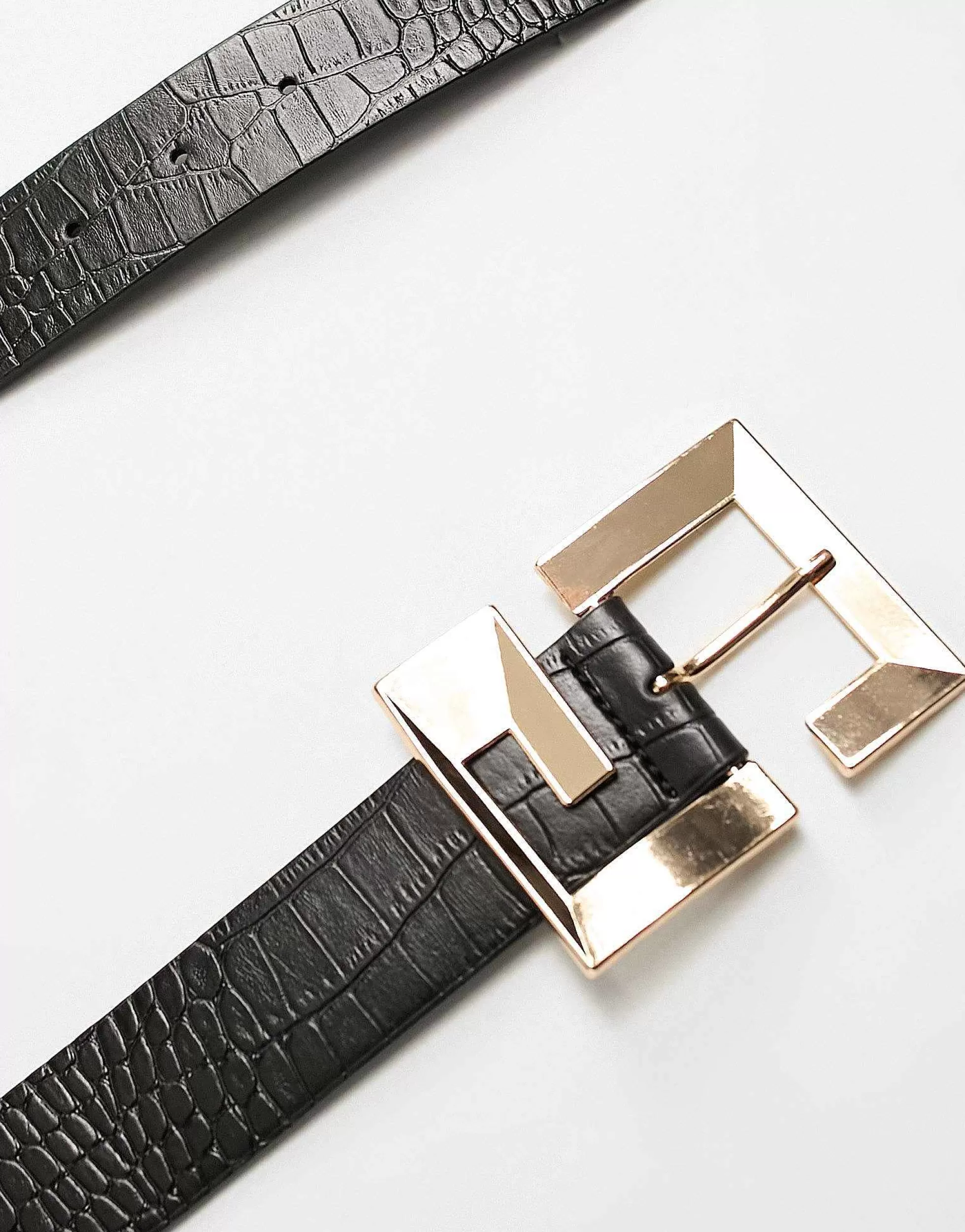 Women Curve Design Croc Spiral Logo Belt In
