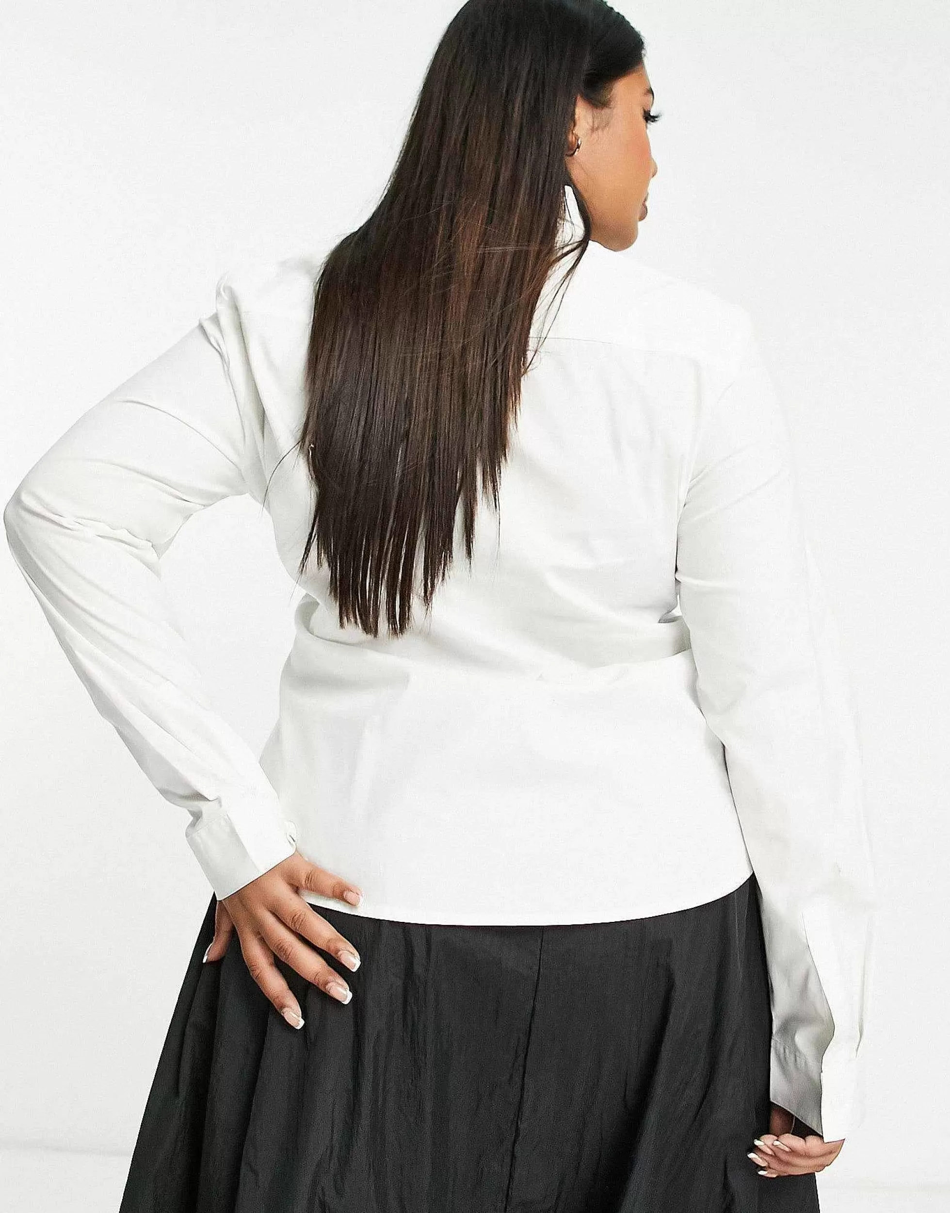 Women Curve Design Long Sleeve Fitted Shirt In Stretch Cotton In