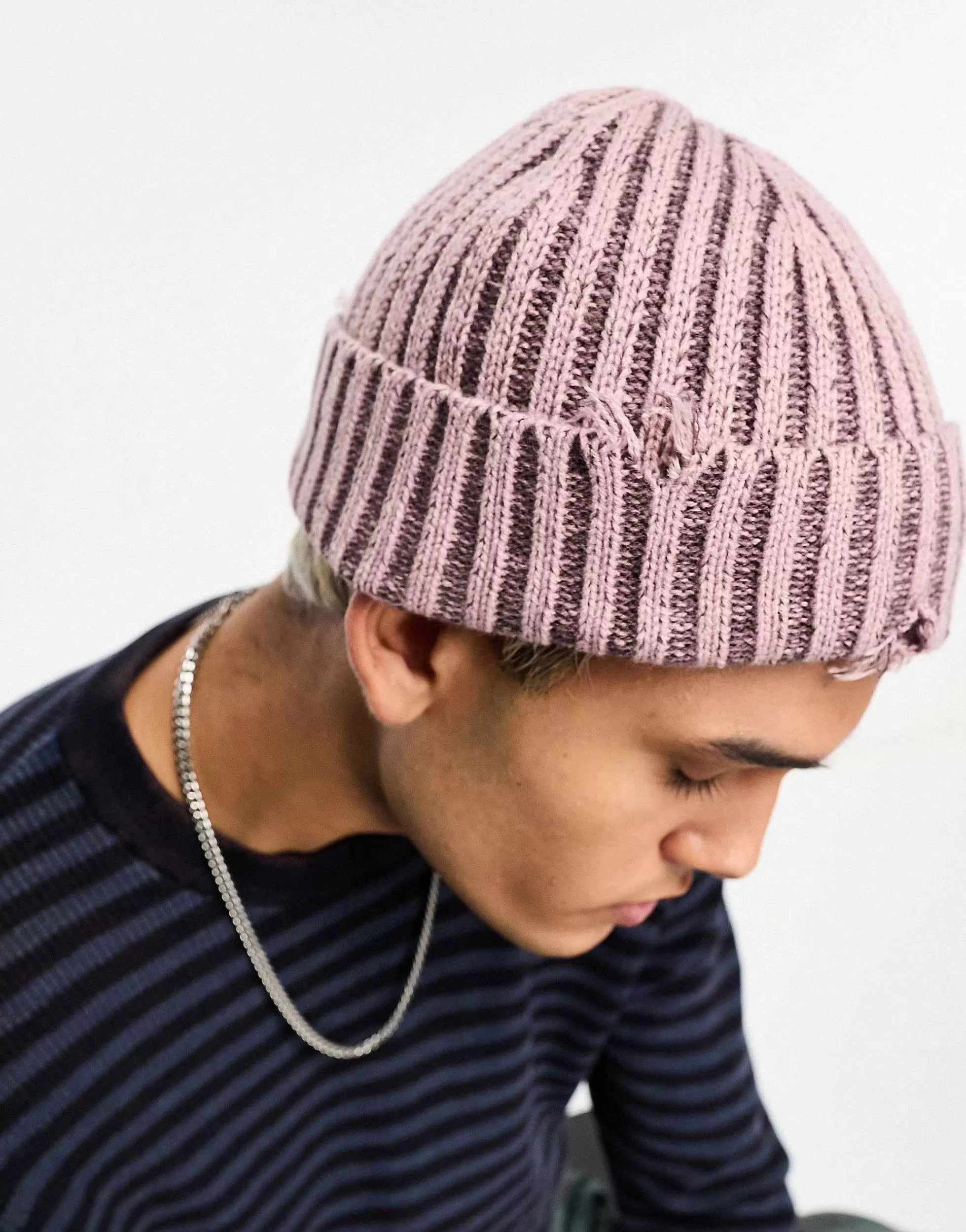 Men DESIGN Distressed Beanie In Lilac