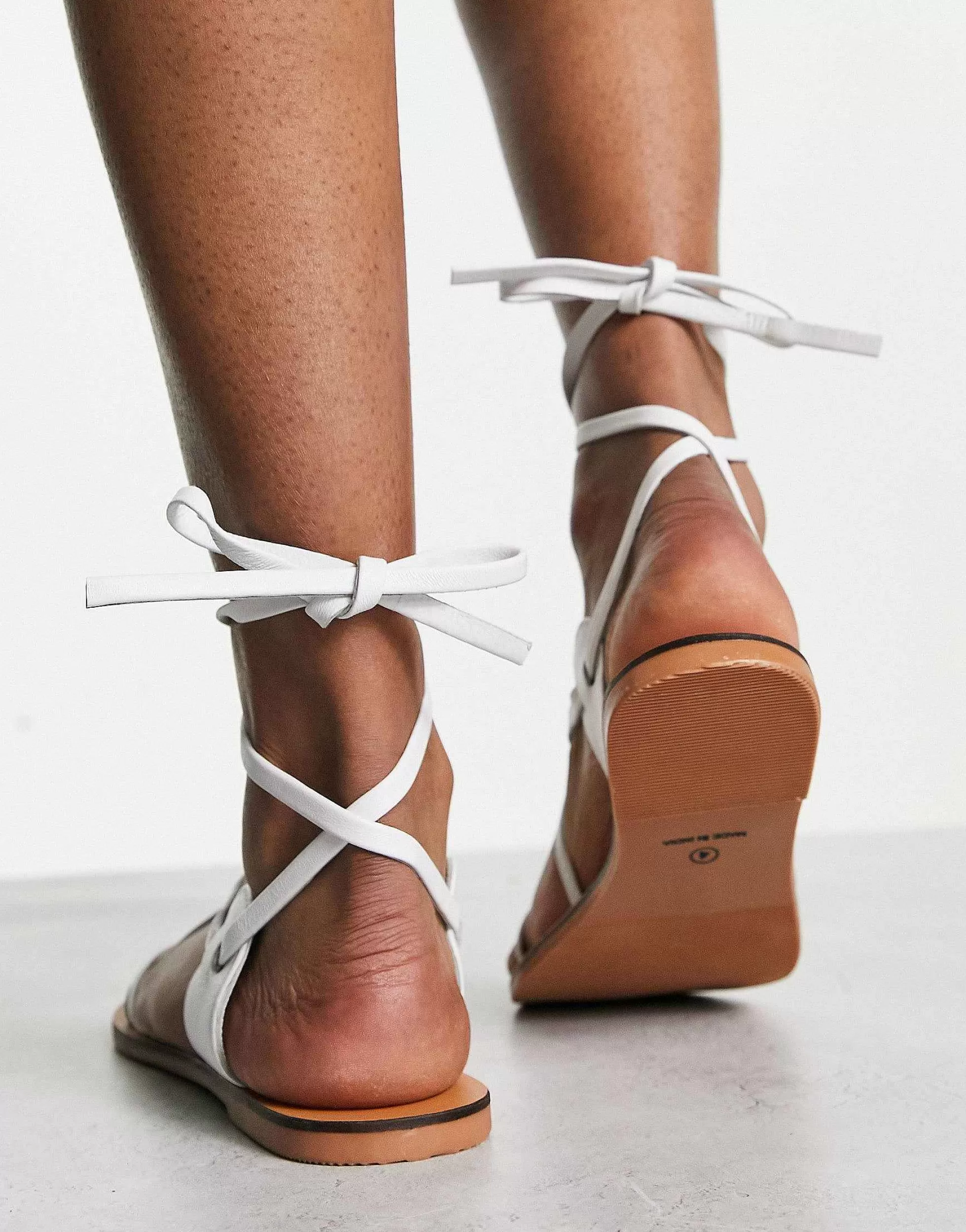 Women DESIGN Faithful Leather Toe Loop Sandal In
