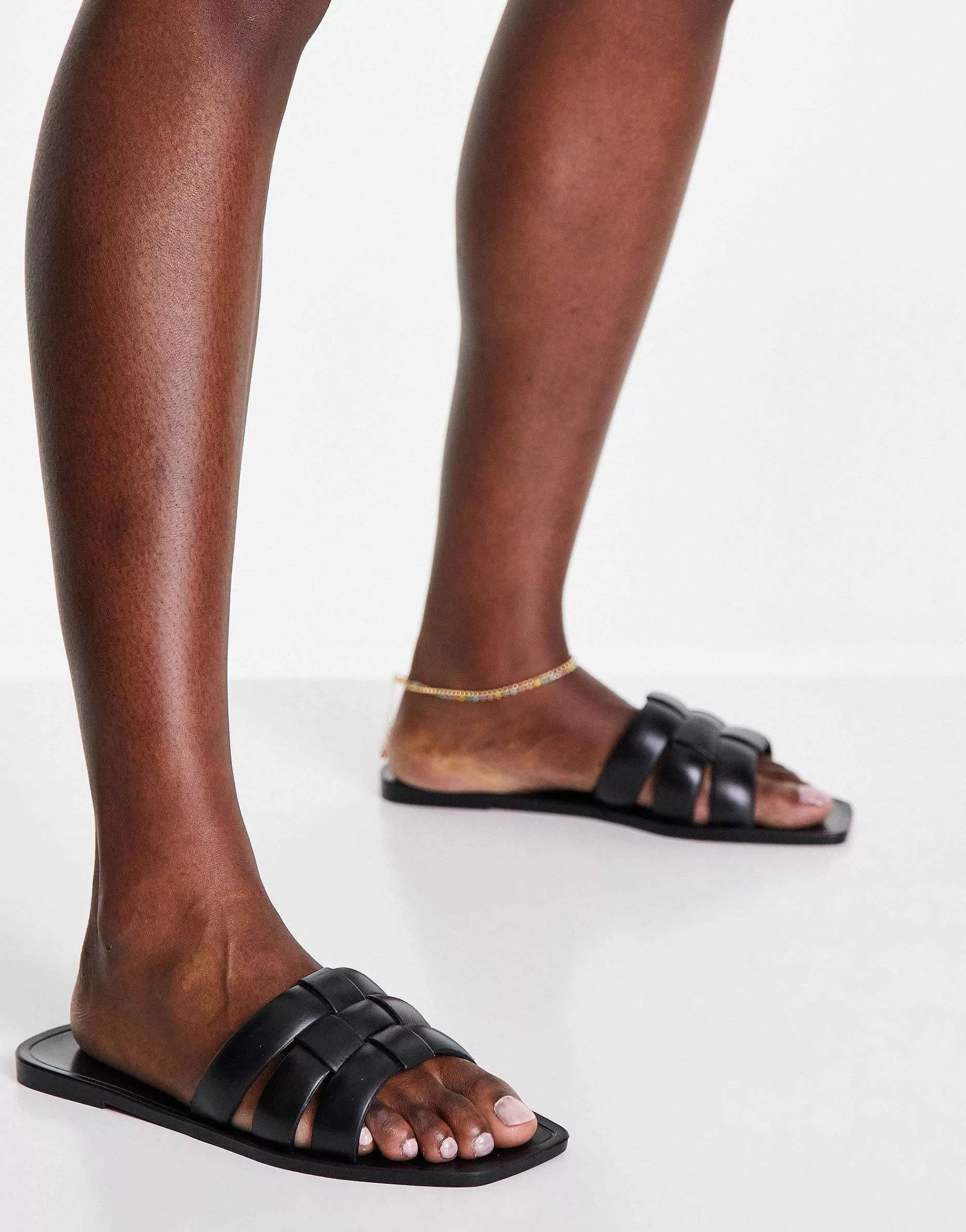Women DESIGN Fame Woven Jelly Flat Sandals In