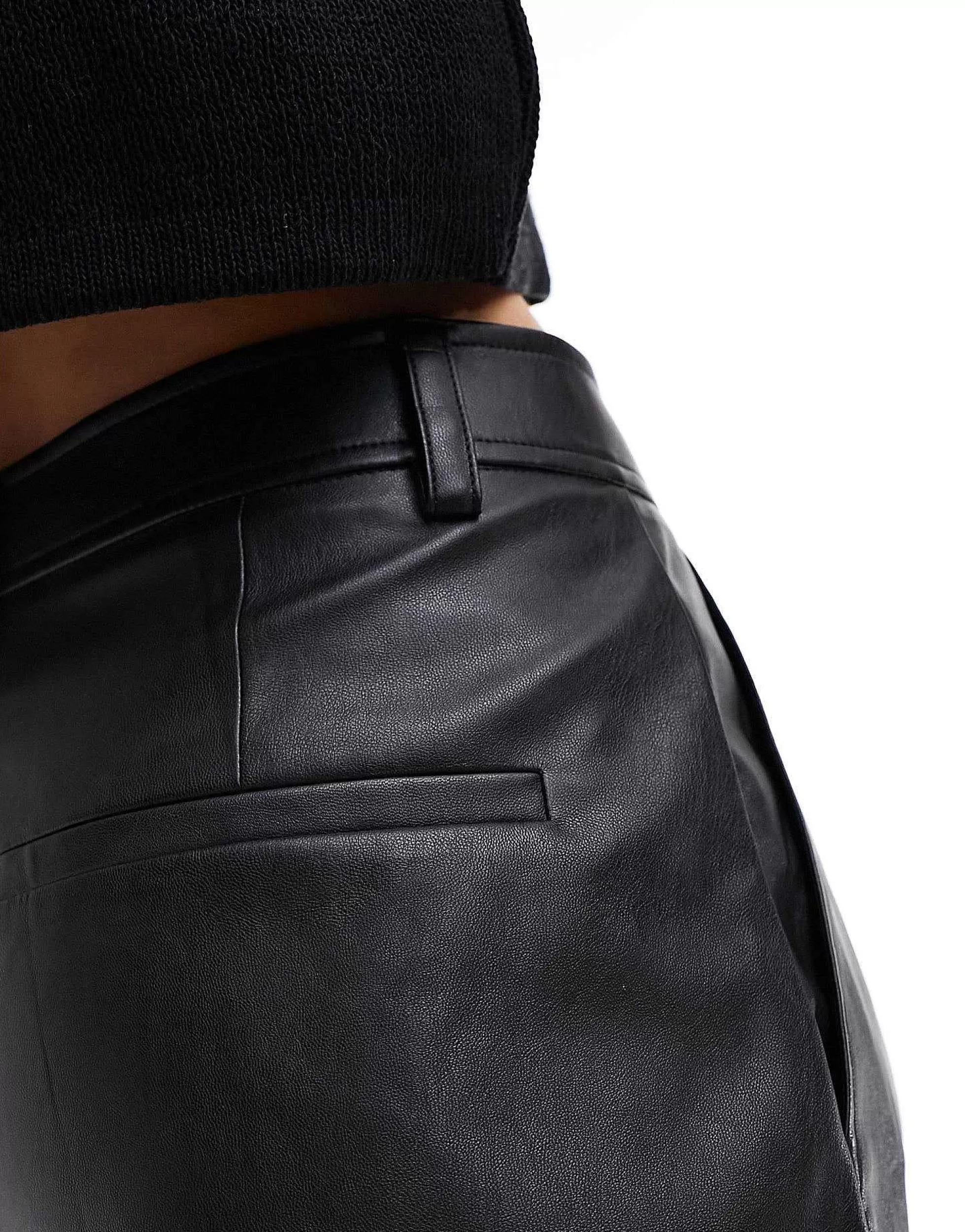 Women DESIGN Faux Leather Dad Short In