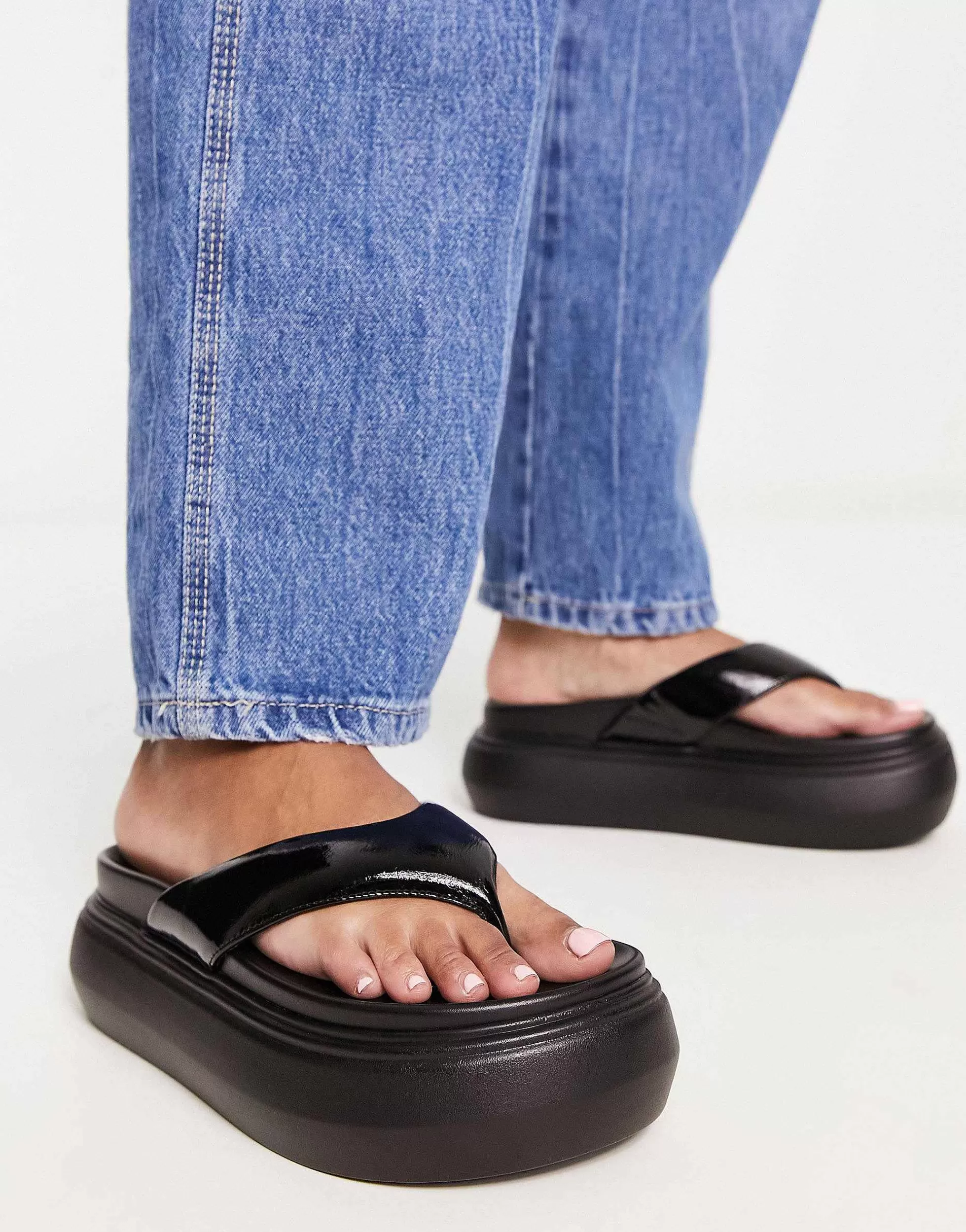 Women DESIGN Fiesty Flatform Toe Thong In