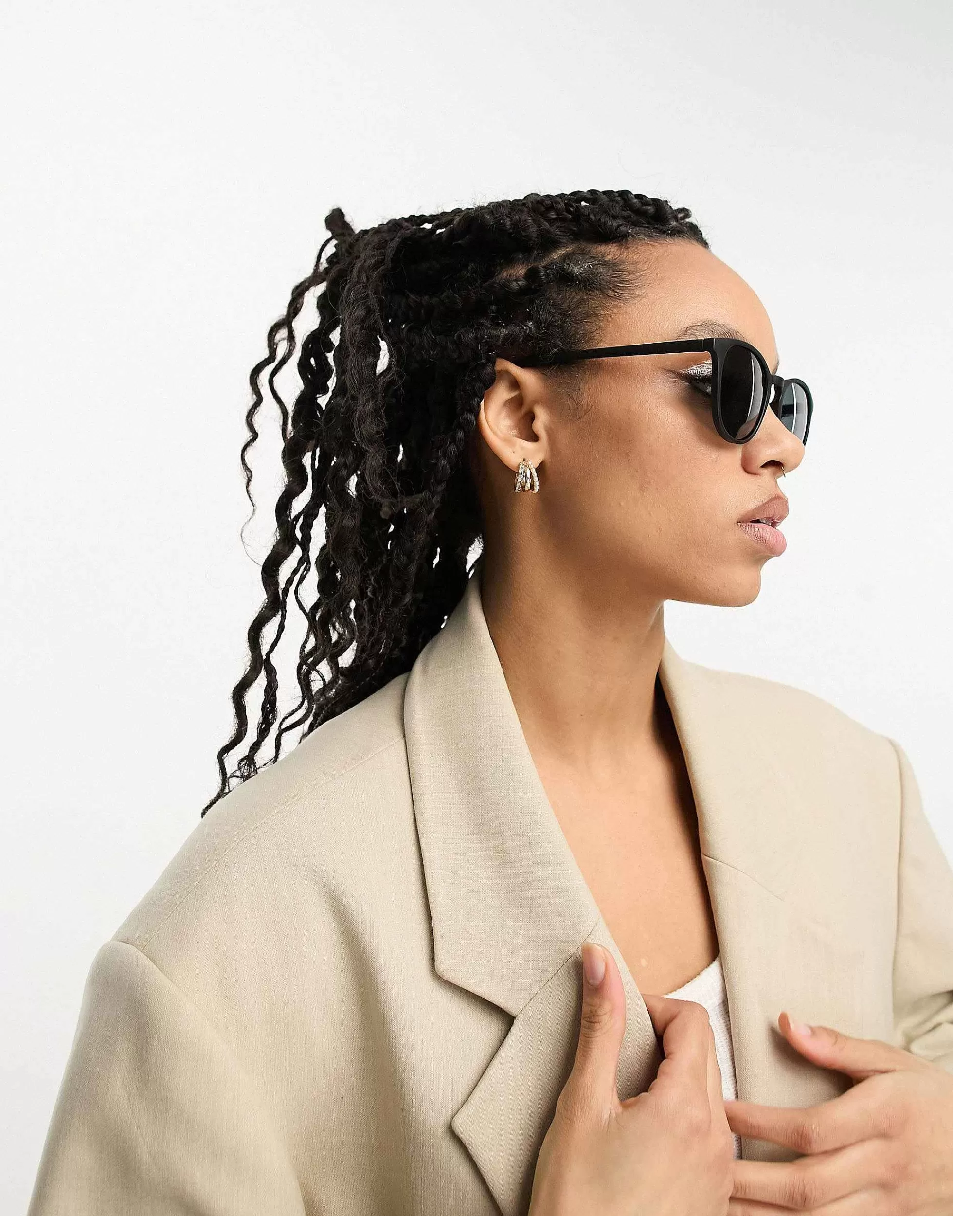 Women DESIGN Fine Frame Round Sunglasses In