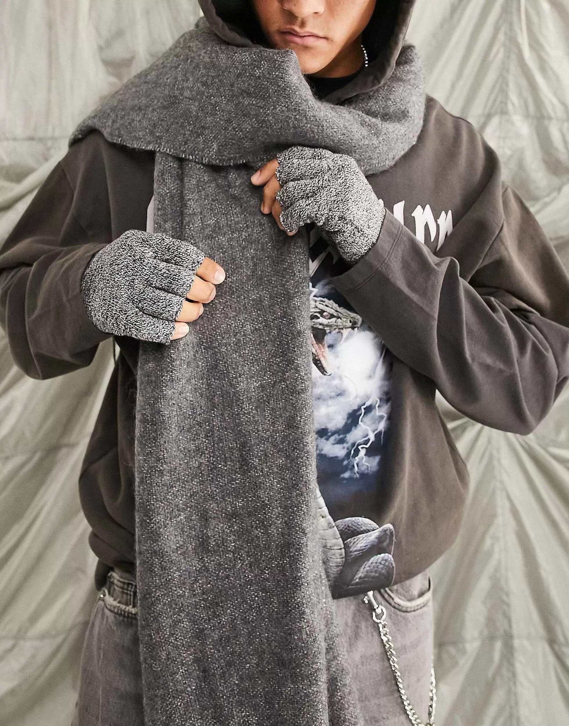 Men DESIGN Fingerless Gloves In And White
