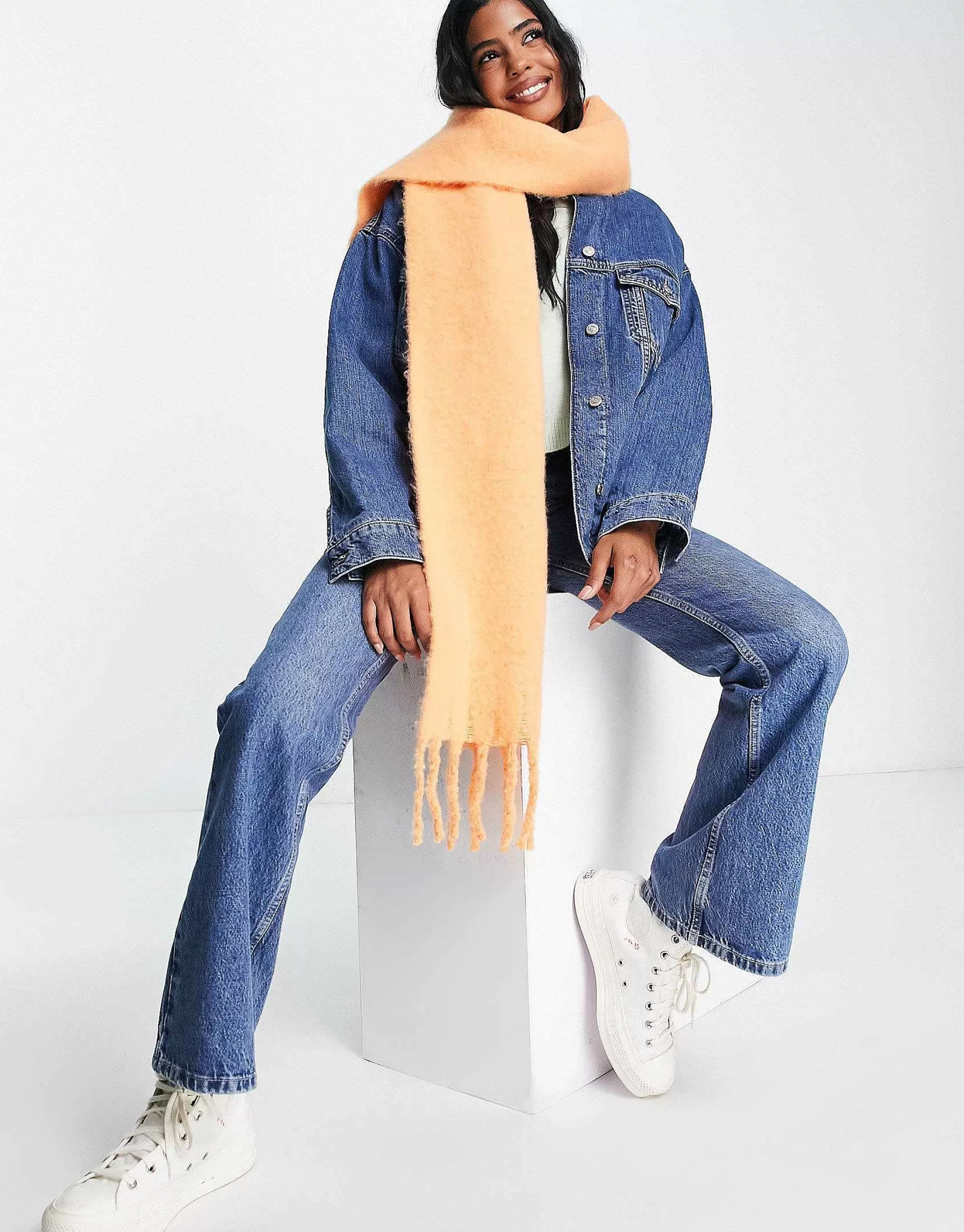 Women DESIGN Fluffy Tassel Scarf In