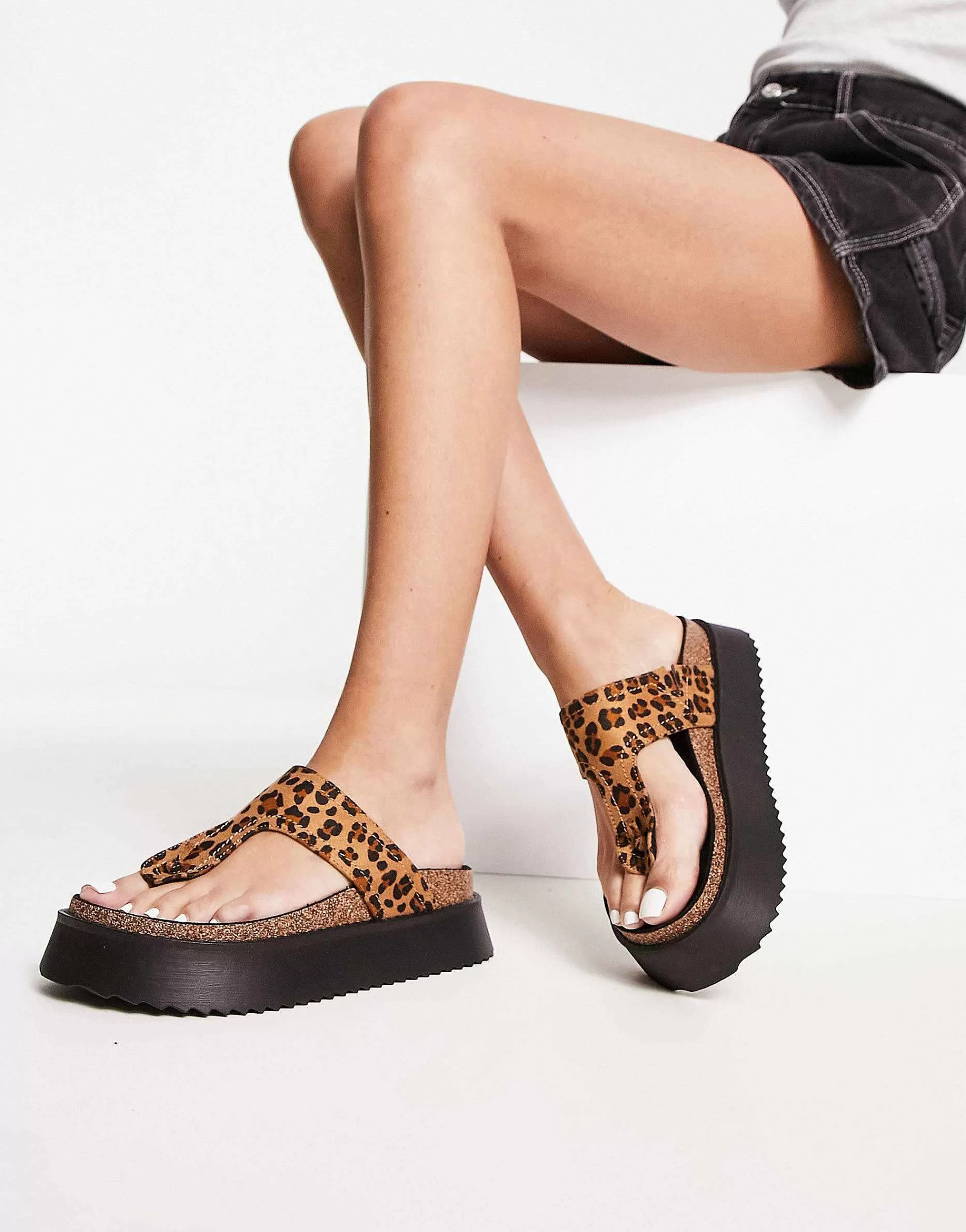 Women DESIGN Freefall Toe Post Footbed In