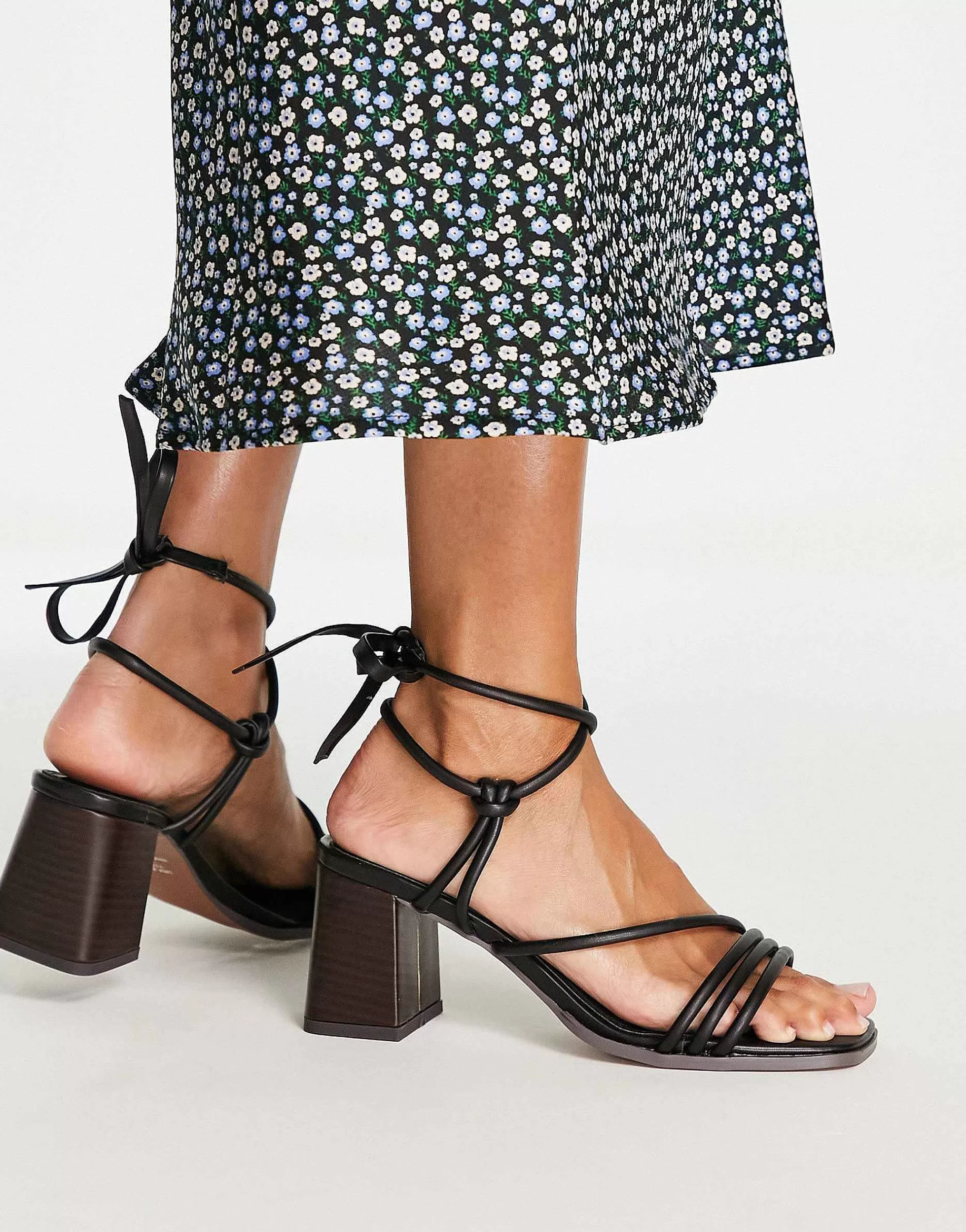 Women DESIGN Hollow Strappy Tie Leg Mid Heeled Sandals In