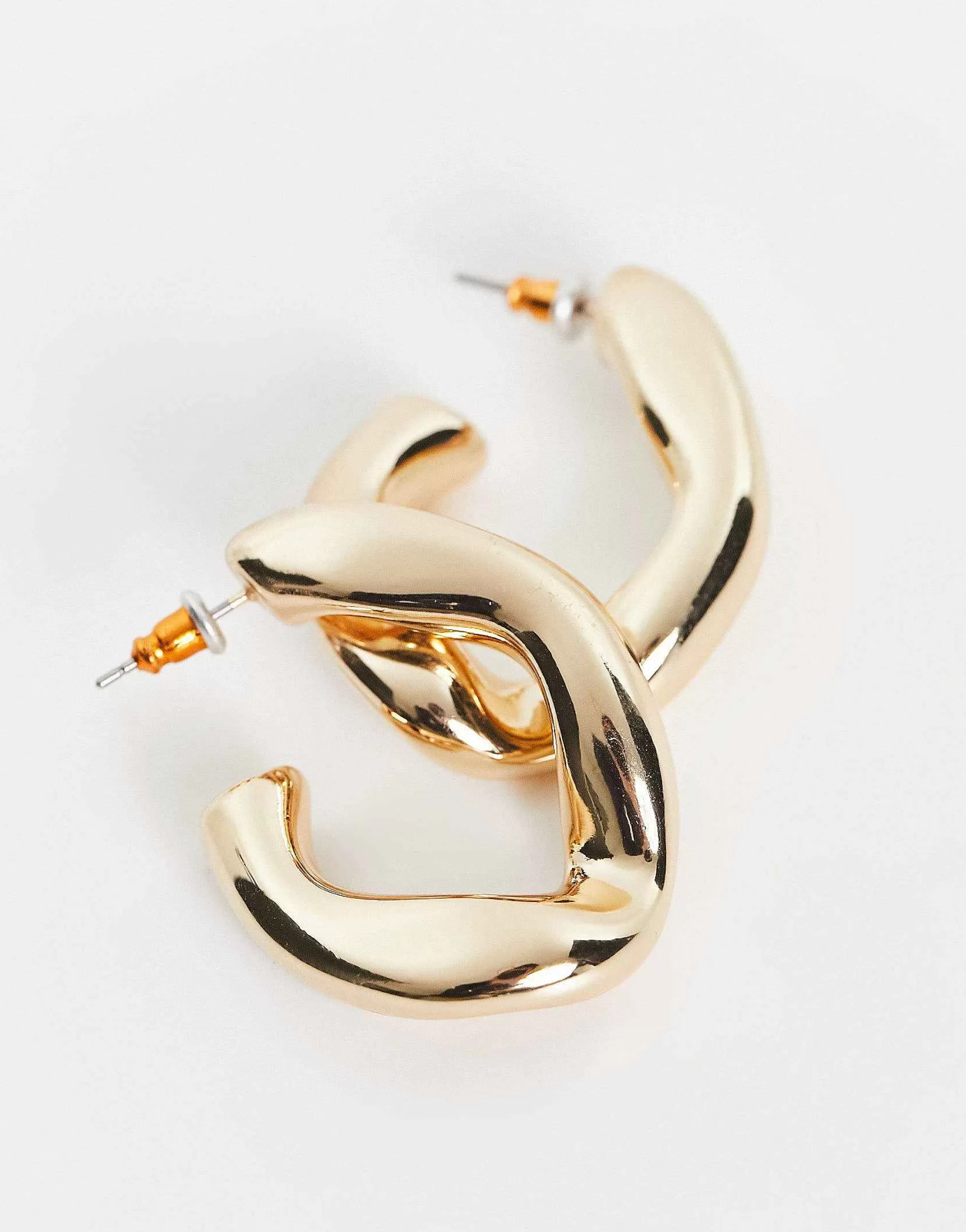 Women DESIGN Hoop Earring With Twist Link In Tone