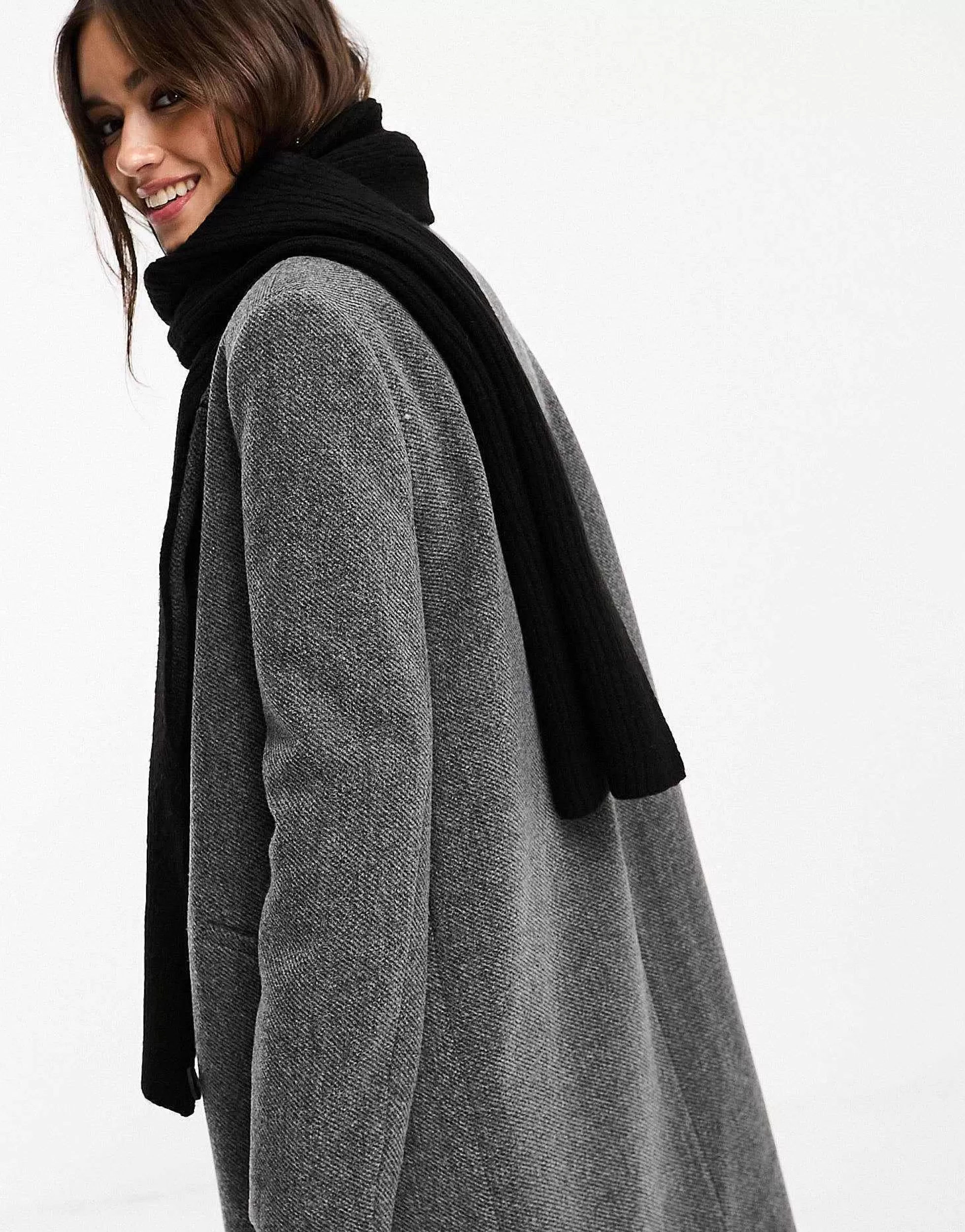 Women DESIGN Knitted Scarf In