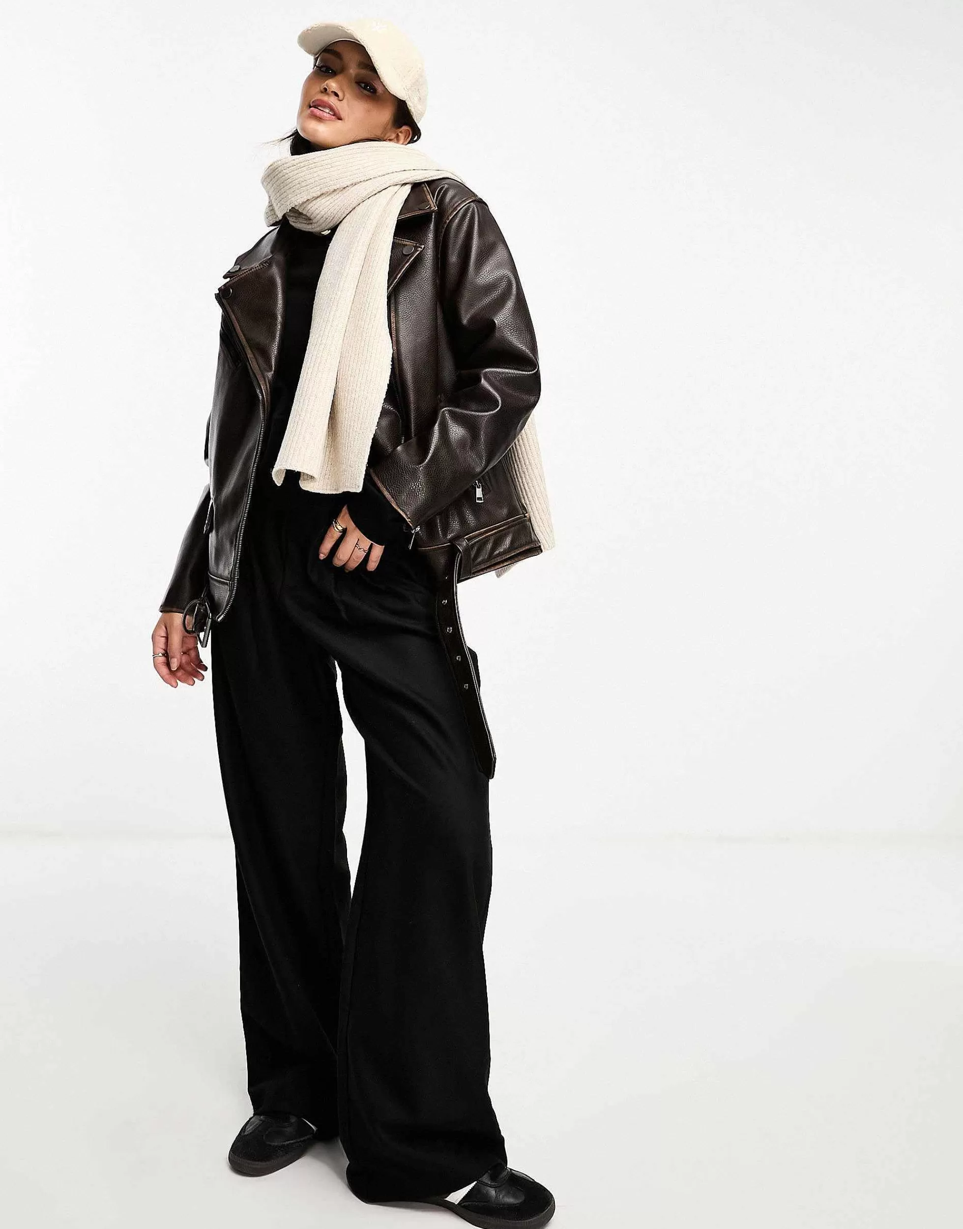 Women DESIGN Knitted Scarf In Cream