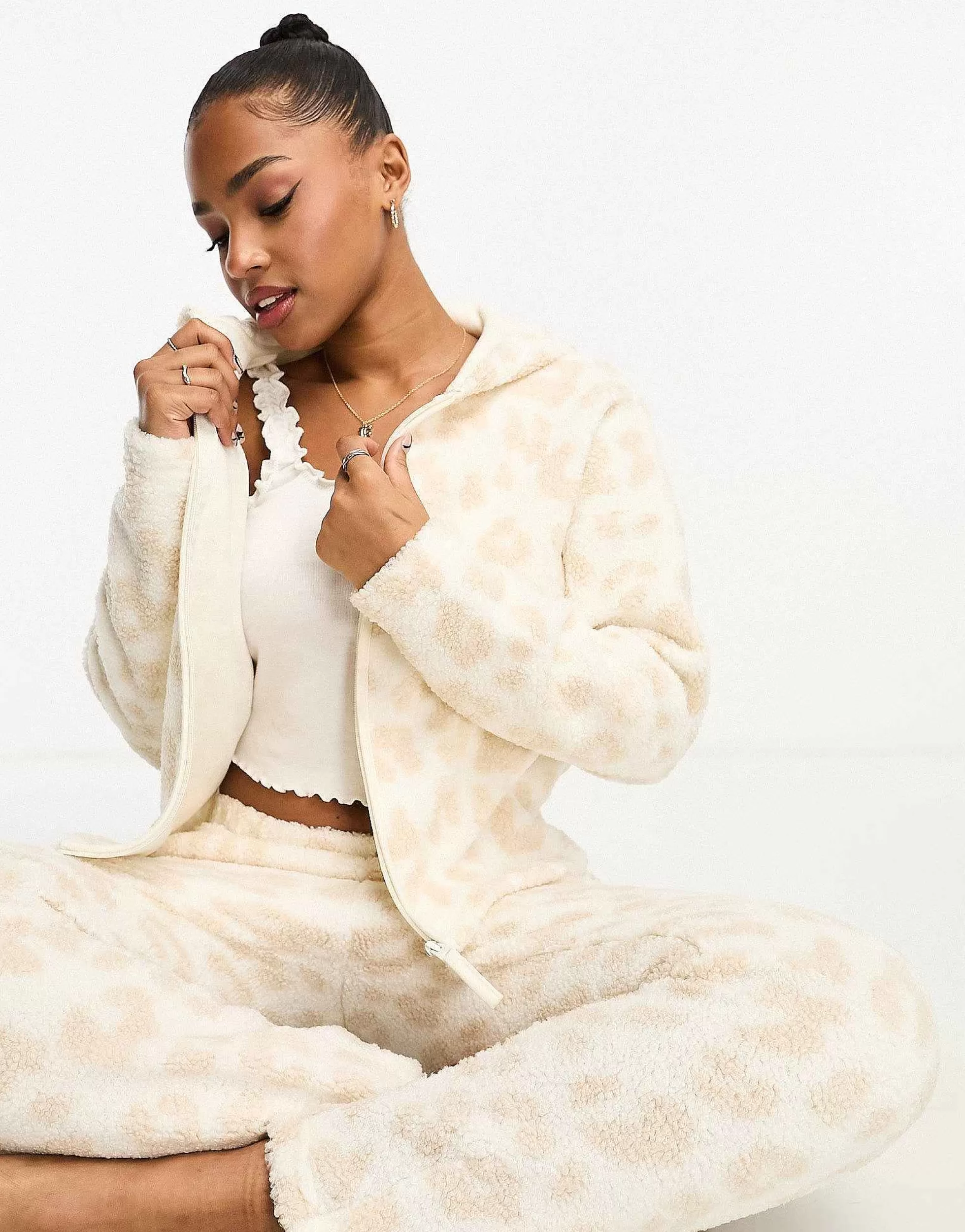 Women DESIGN Lounge Co-Ord Animal Borg Set In Cream
