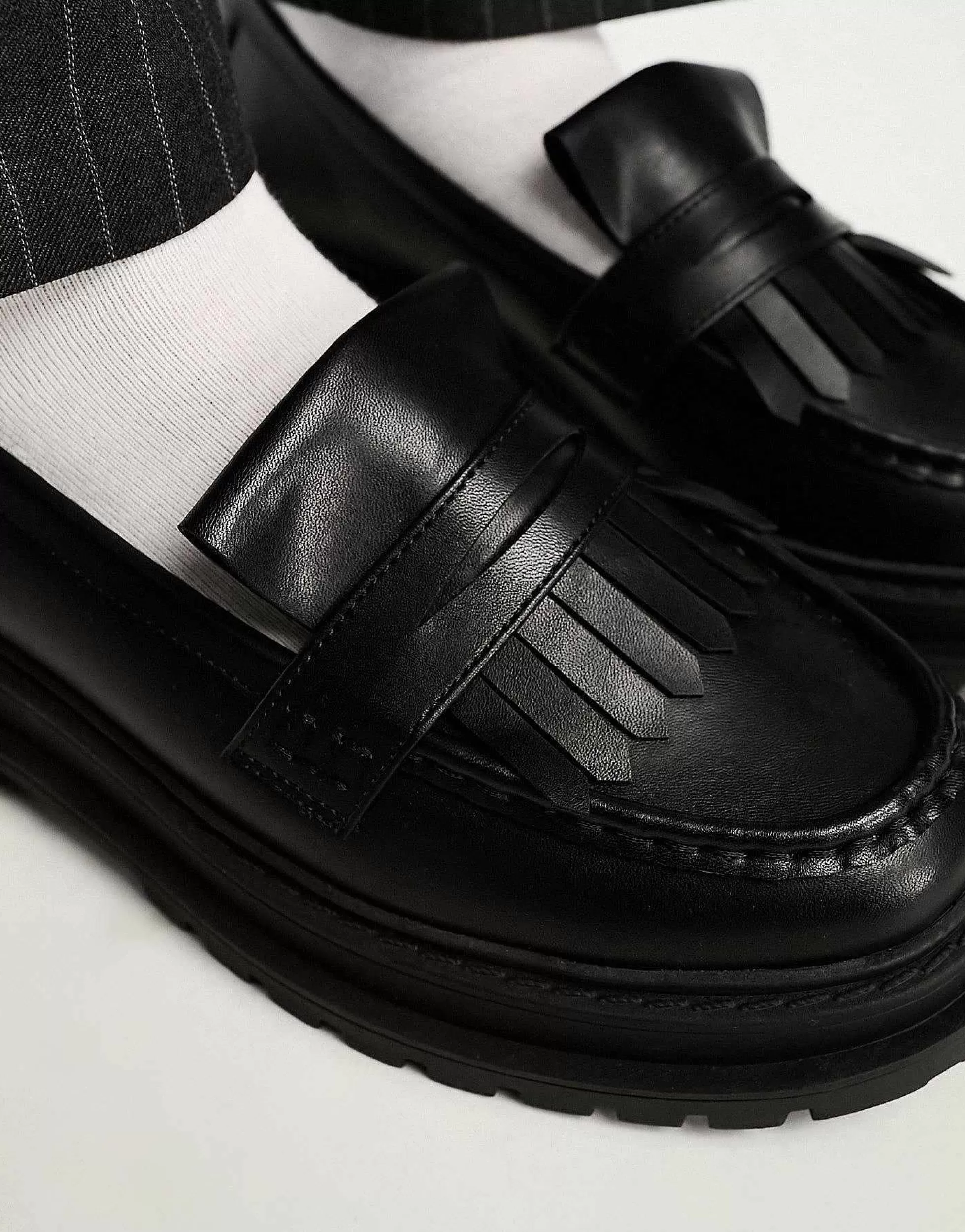 Women DESIGN Majesty Chunky Fringe Loafer In