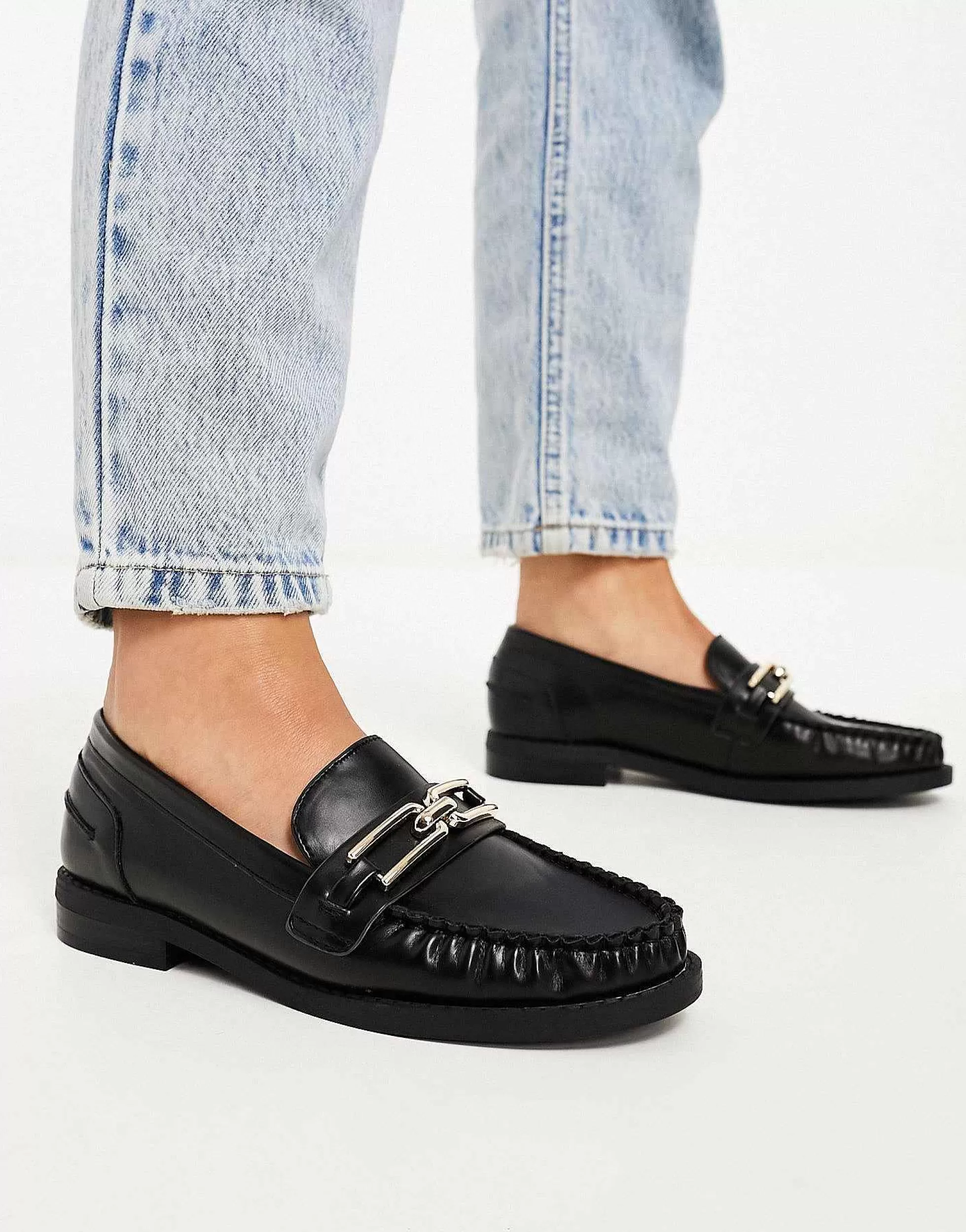 Women DESIGN Melodic Slim Loafer With Chain In
