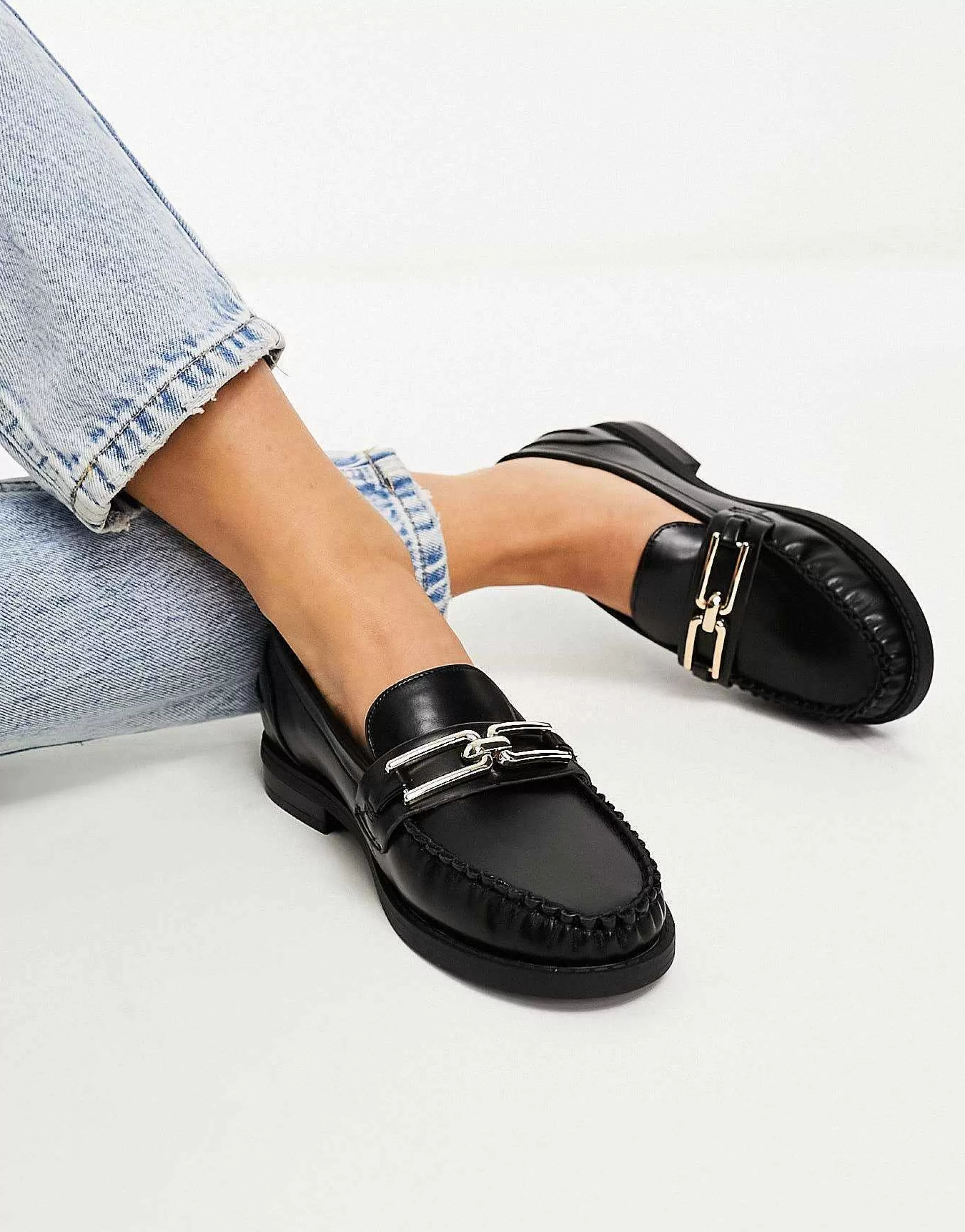 Women DESIGN Melodic Slim Loafer With Chain In
