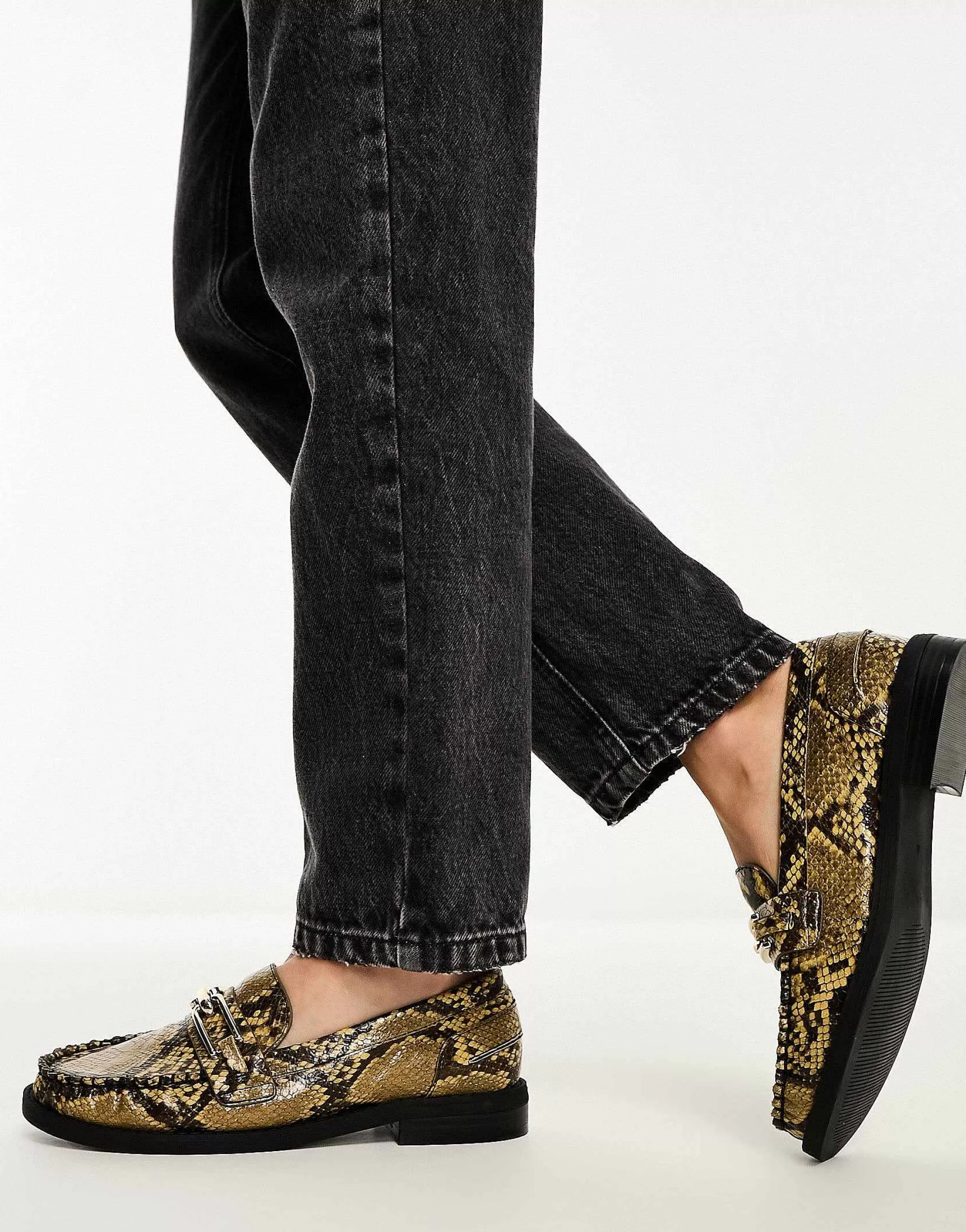 Women DESIGN Melodic Slim Loafer With Chain In Snake