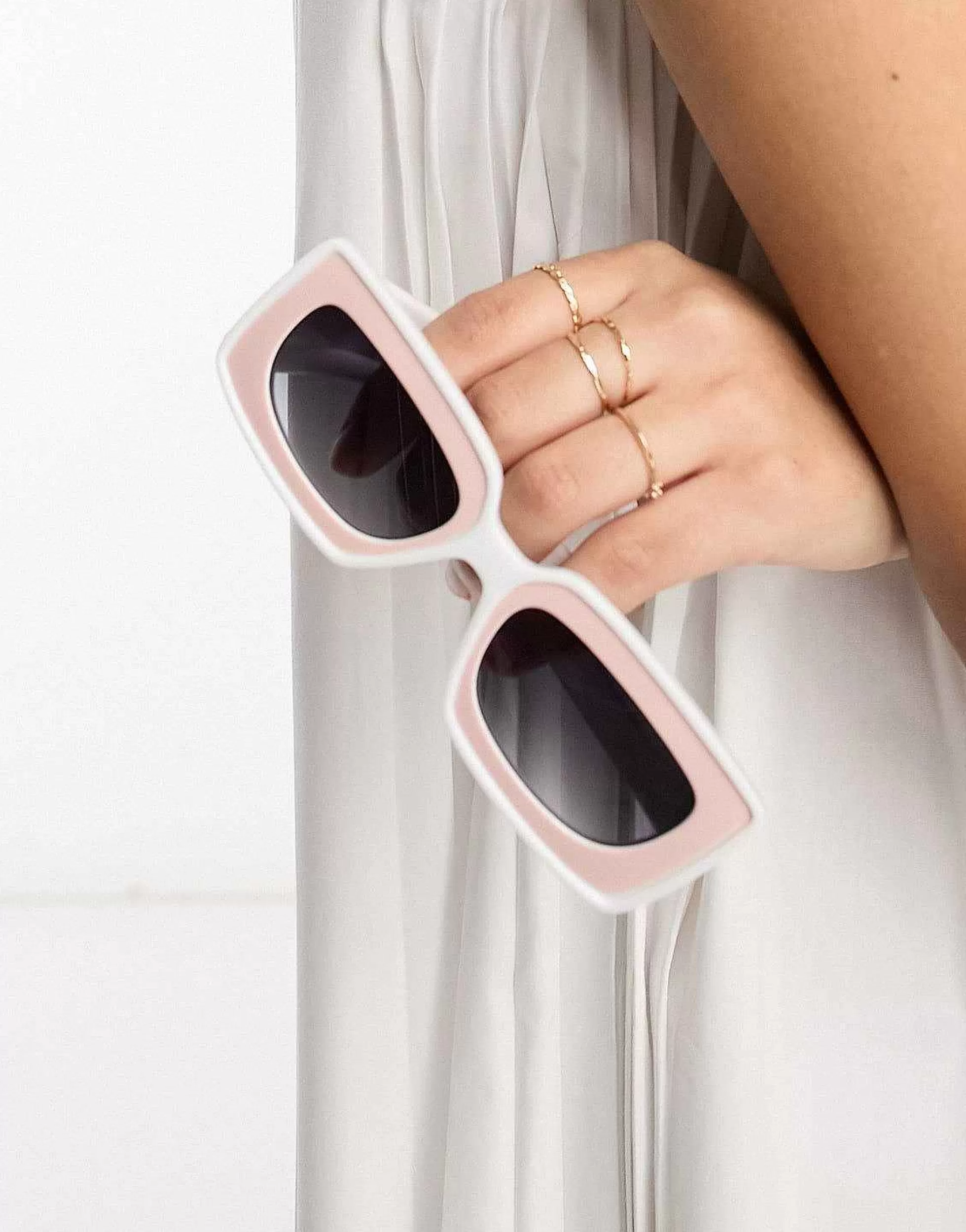 Women DESIGN Mid Square Sunglasses With Tramline Detail In