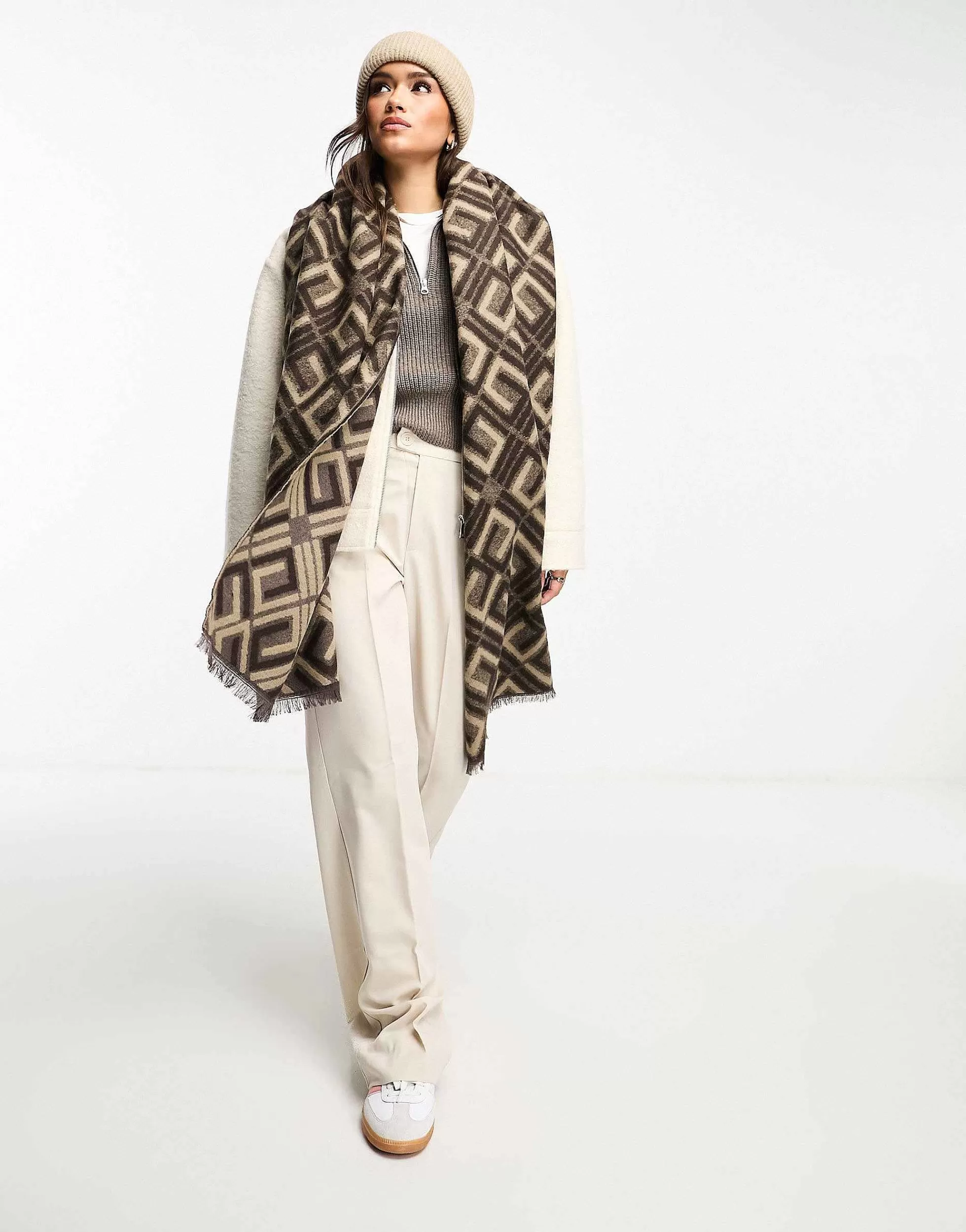 Women DESIGN Monogram Jacquard Print Blanket Scarf In