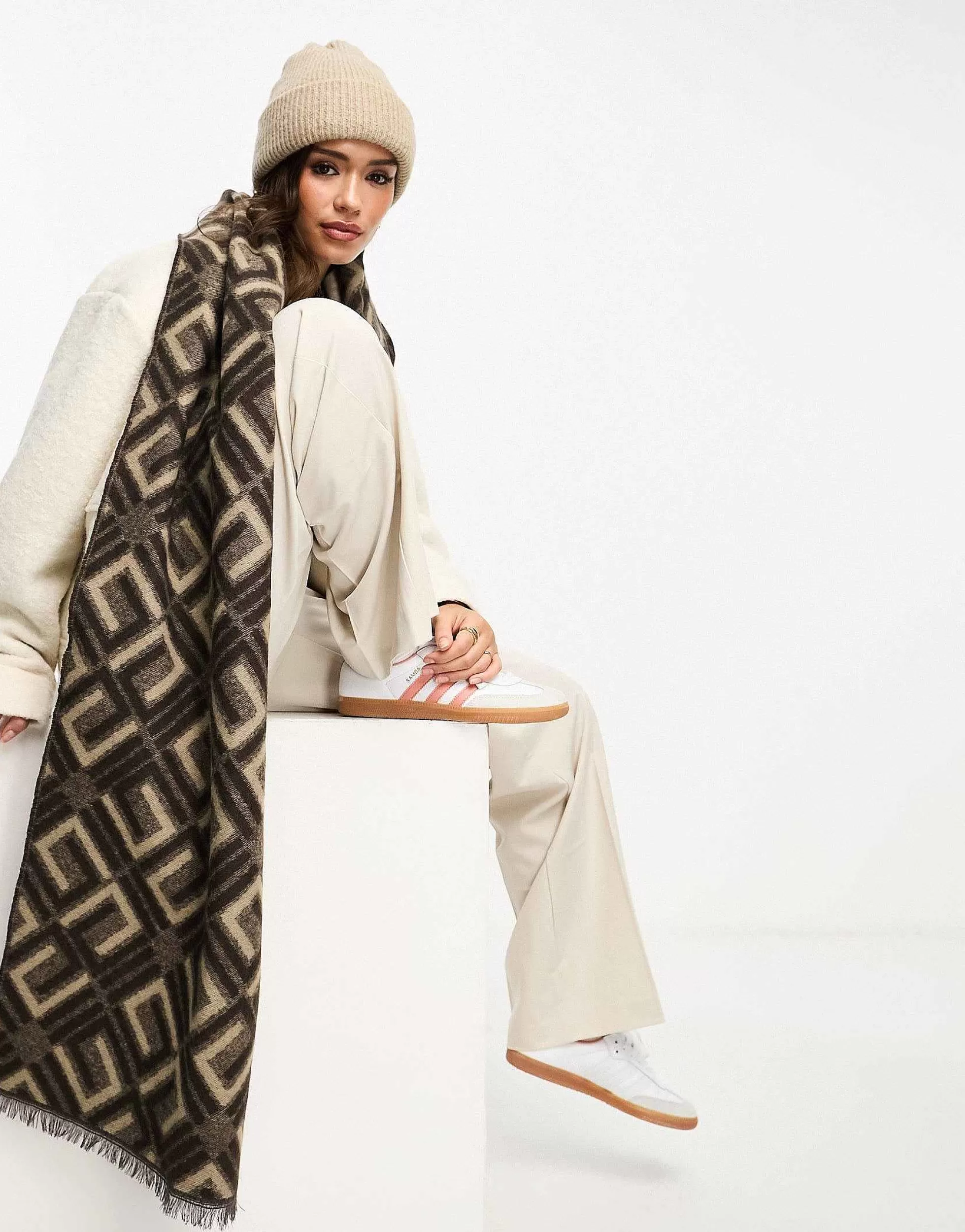 Women DESIGN Monogram Jacquard Print Blanket Scarf In