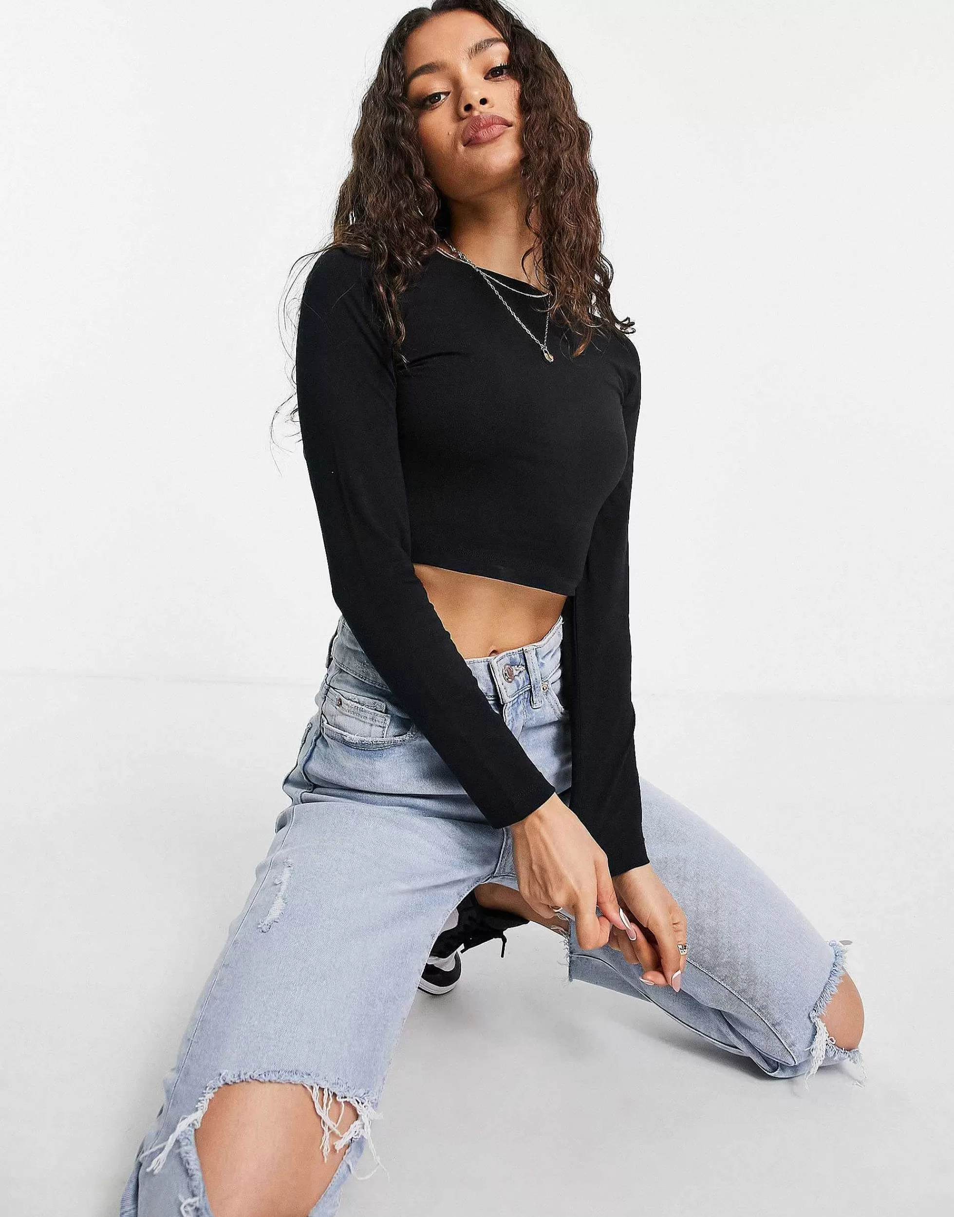 Women Petite Design Fitted Crop T-Shirt With Long Sleeve In