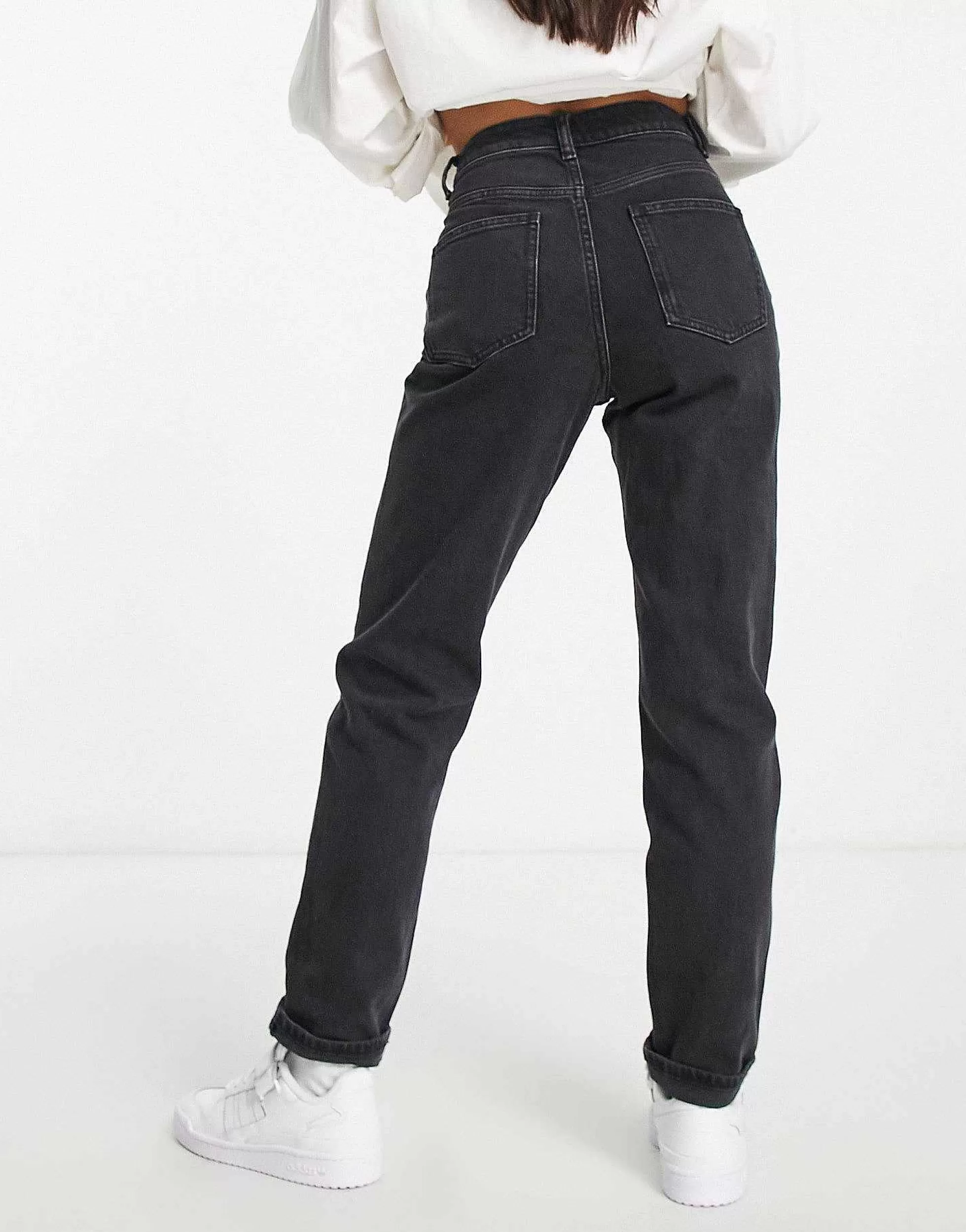 Women Petite Design Slim Mom Jeans In