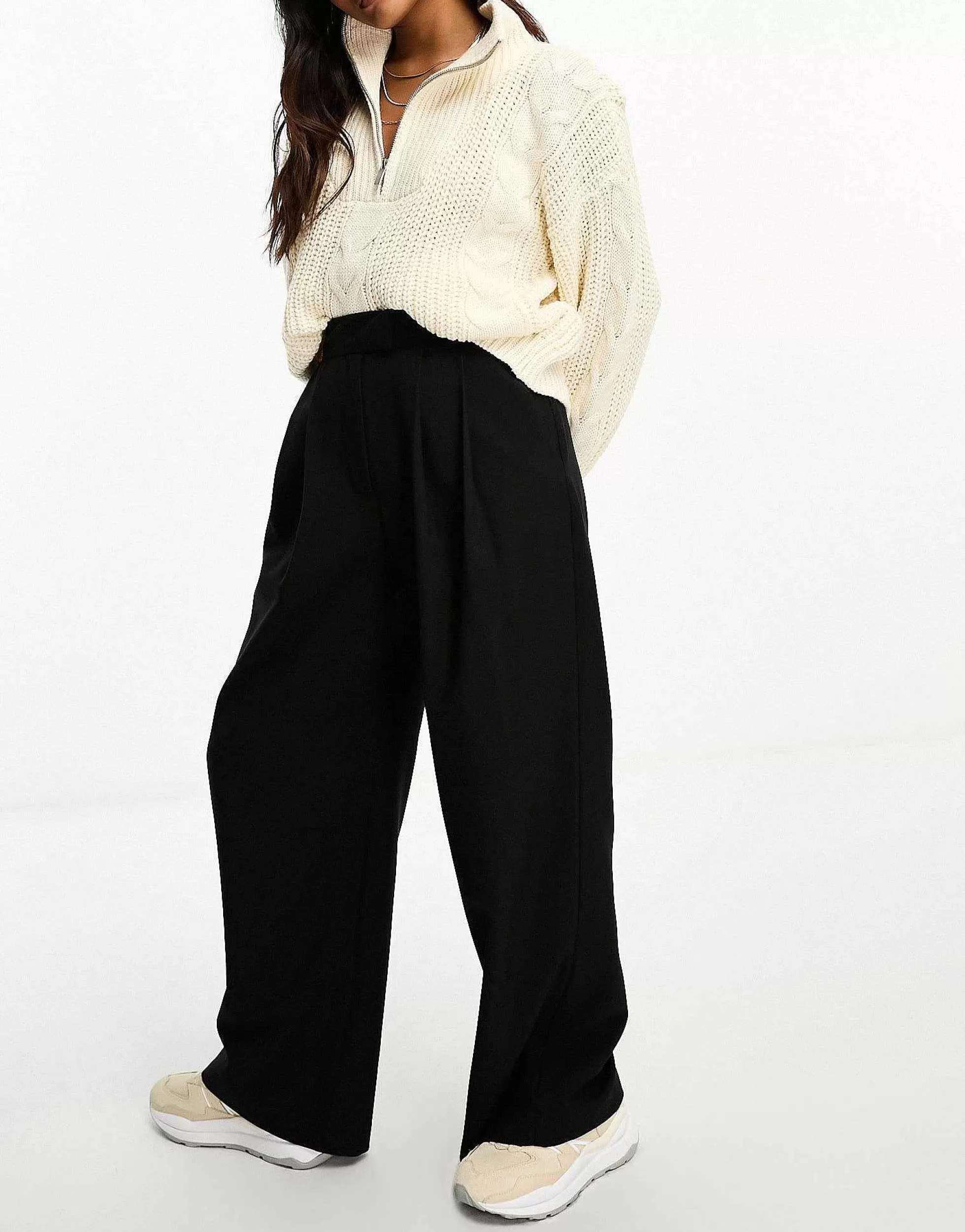 Women DESIGN Petite Wide Leg Trouser In