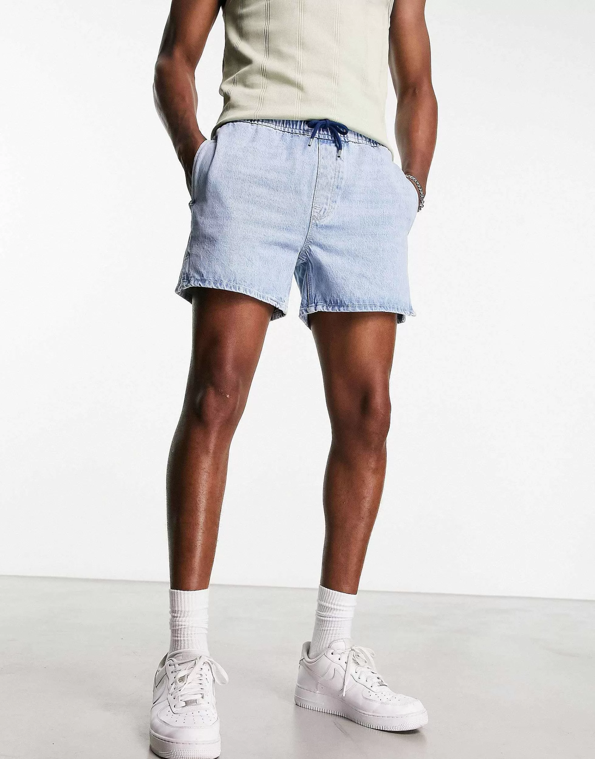 Men DESIGN Pull On Shorter Length Denim Shorts In Light Wash Blue