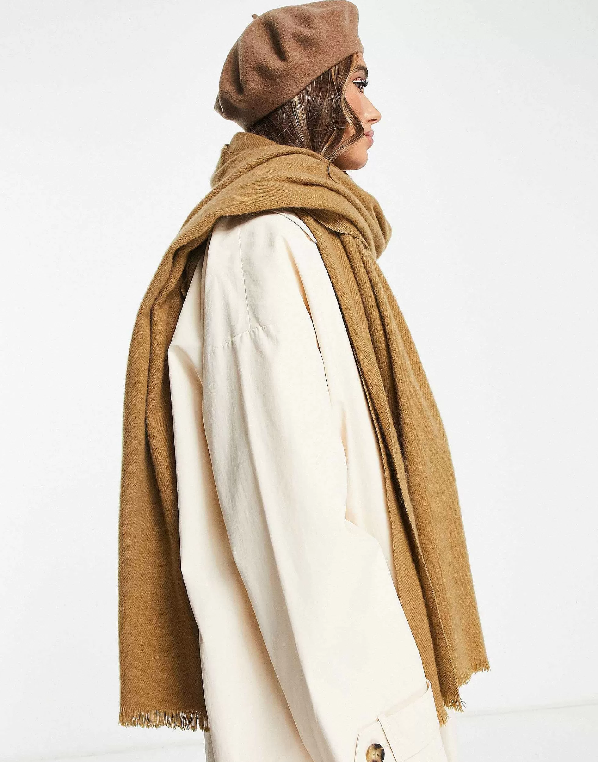 Women DESIGN Raw Edge Scarf In