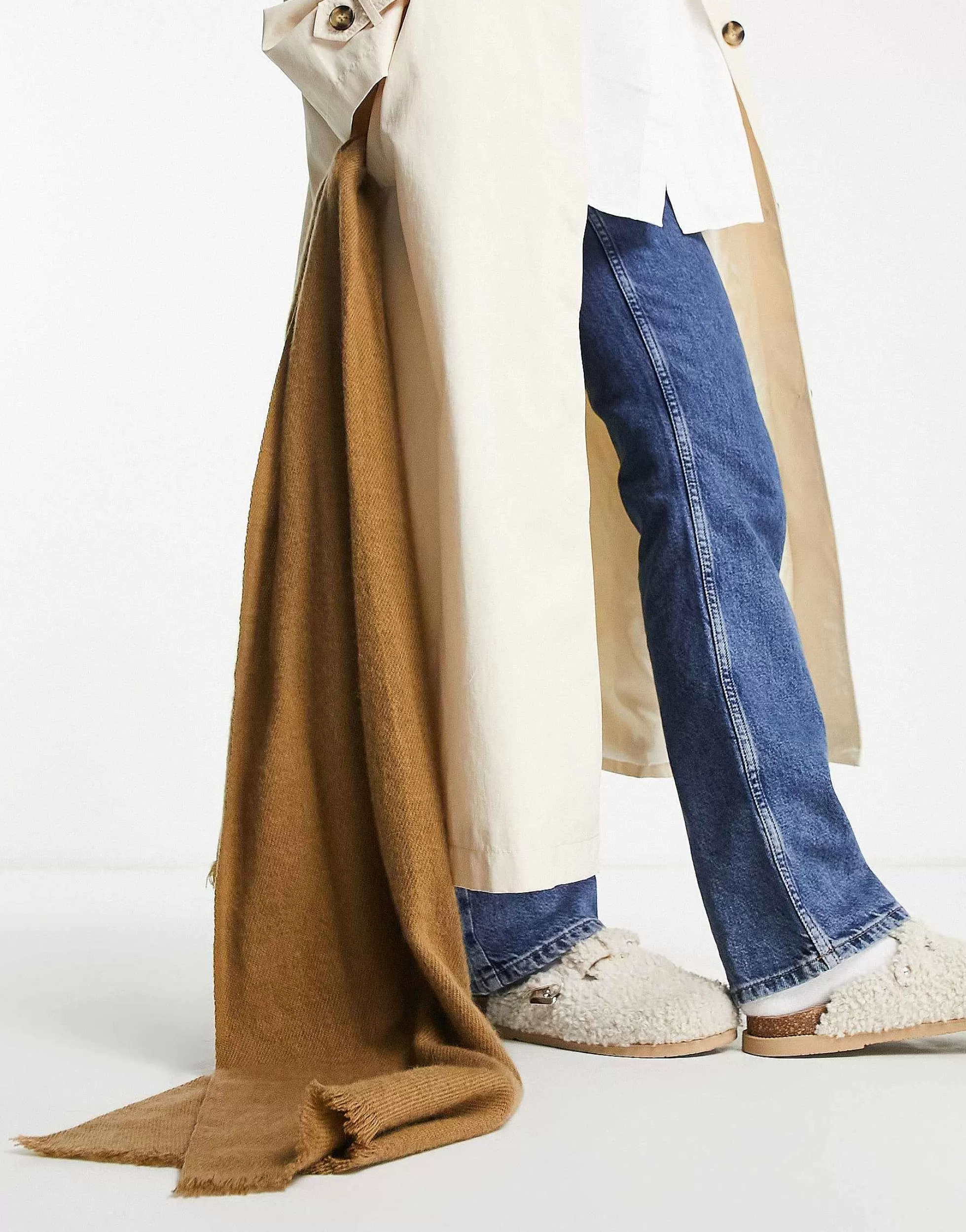 Women DESIGN Raw Edge Scarf In