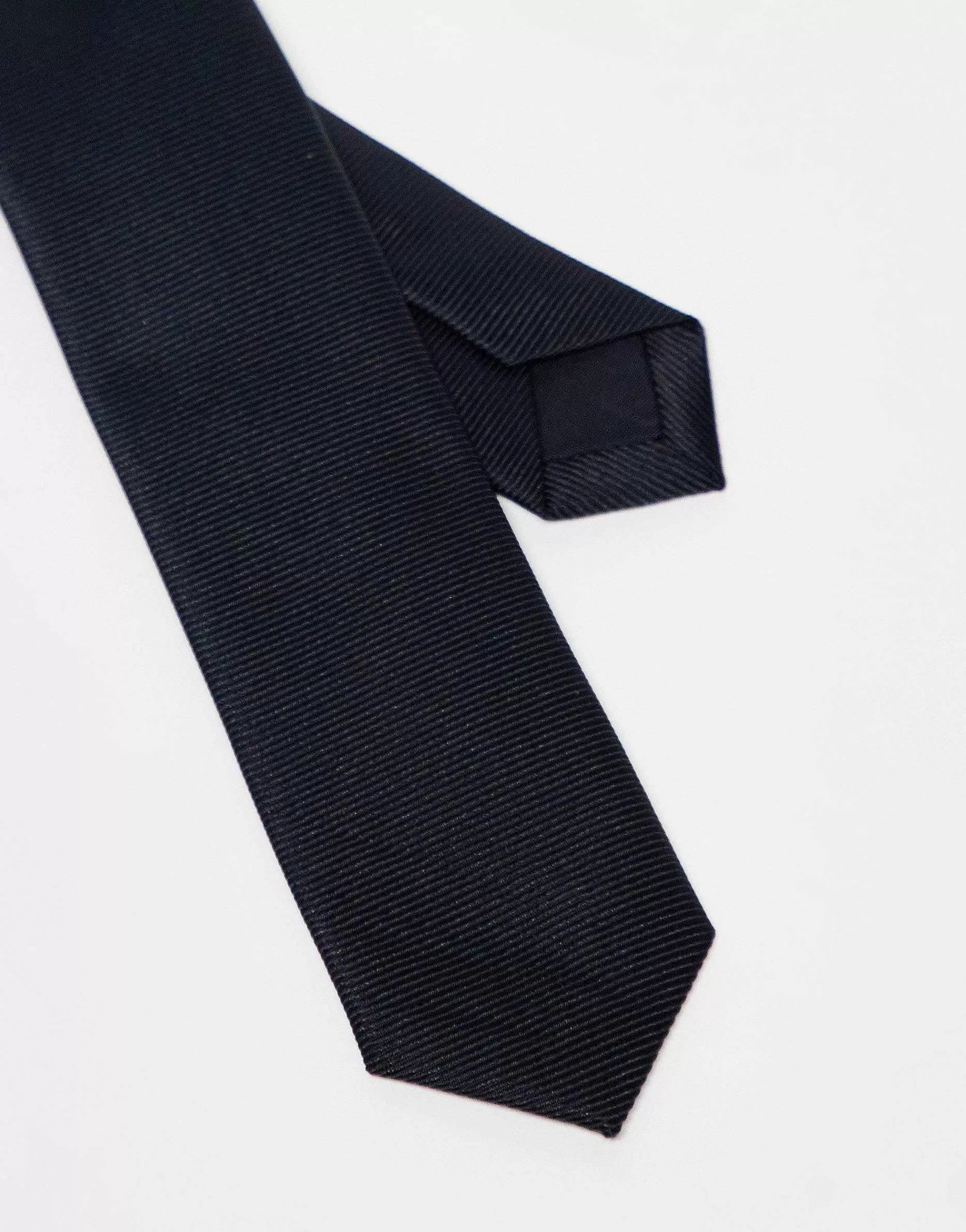 Men DESIGN Satin Skinny Tie In