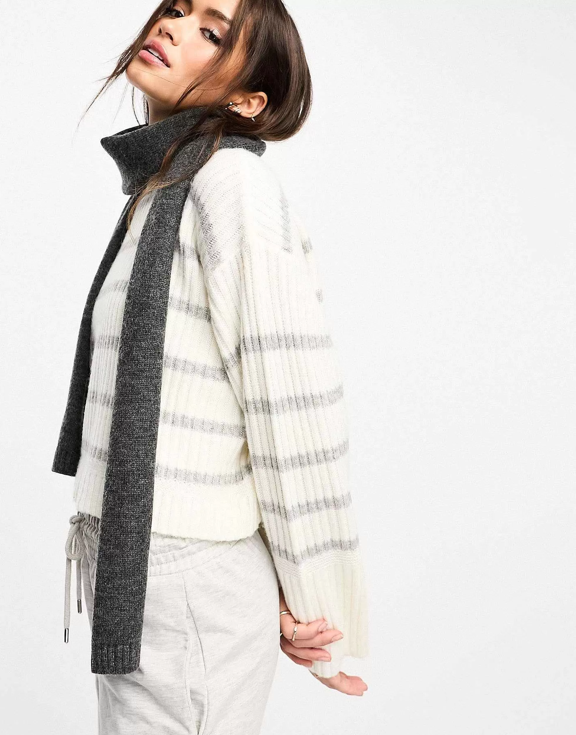 Women DESIGN Skinny Knit Scarf In Grey