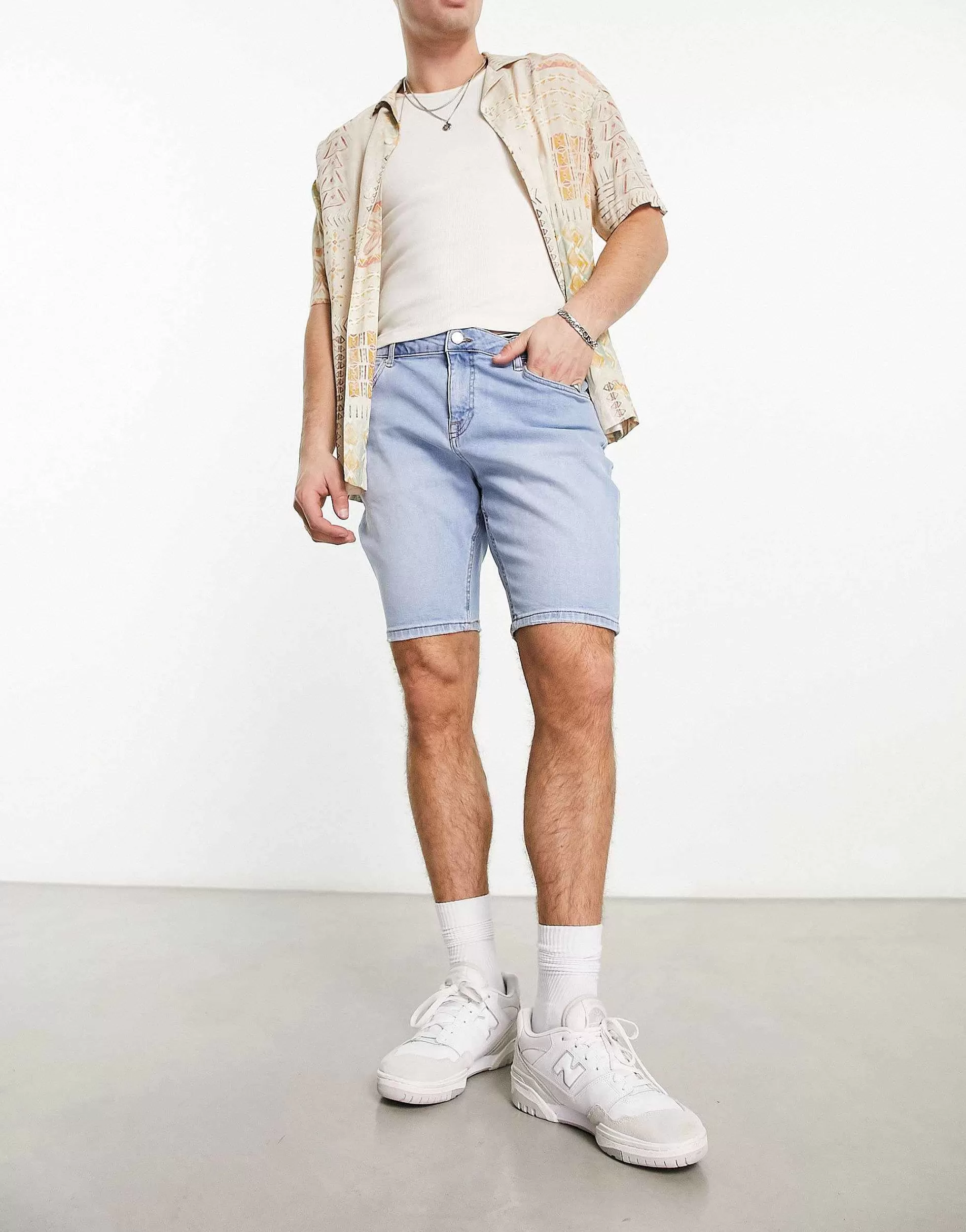 Men DESIGN Skinny Regular Length Denim Shorts In Vintage Light Wash