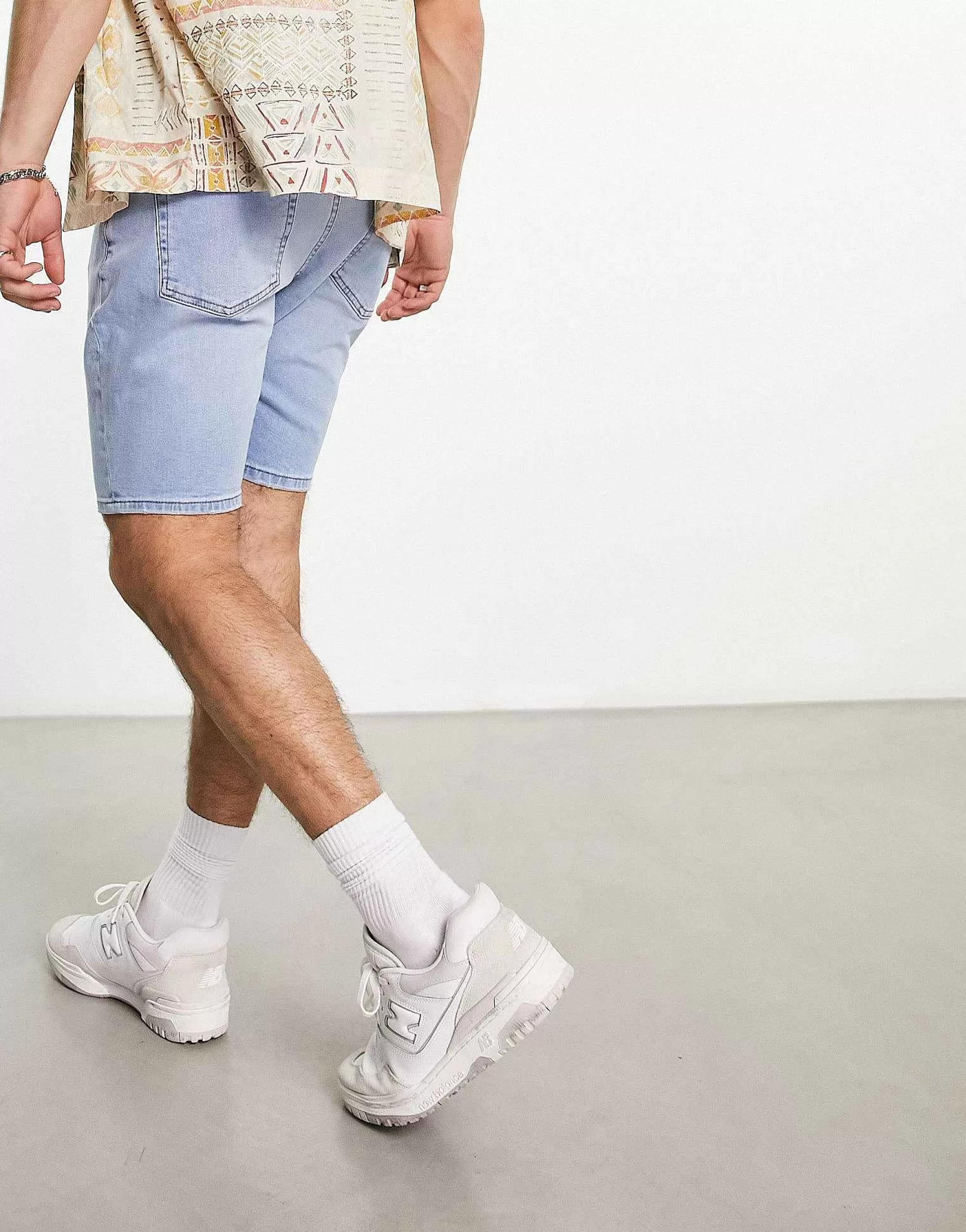 Men DESIGN Skinny Regular Length Denim Shorts In Vintage Light Wash