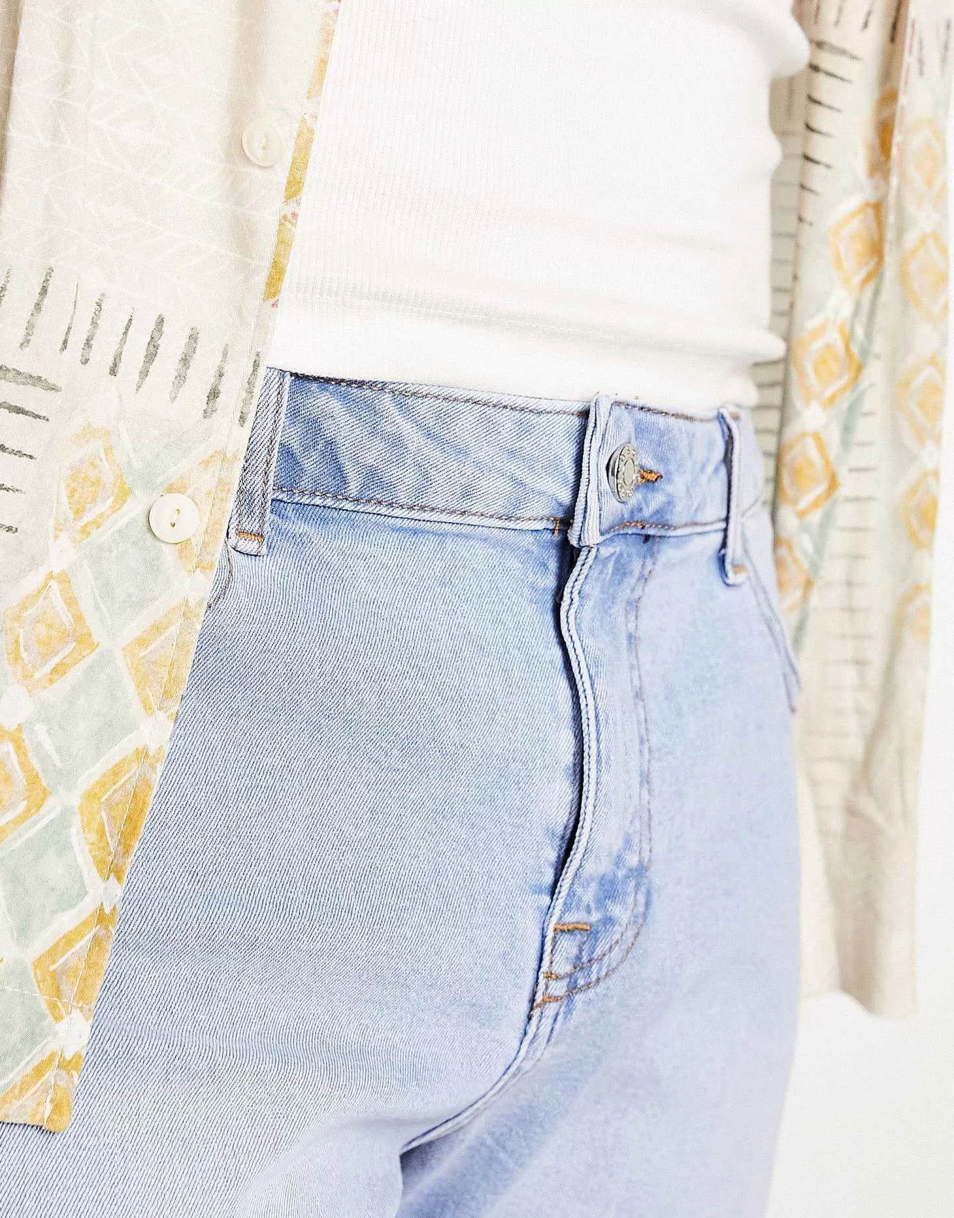 Men DESIGN Skinny Regular Length Denim Shorts In Vintage Light Wash
