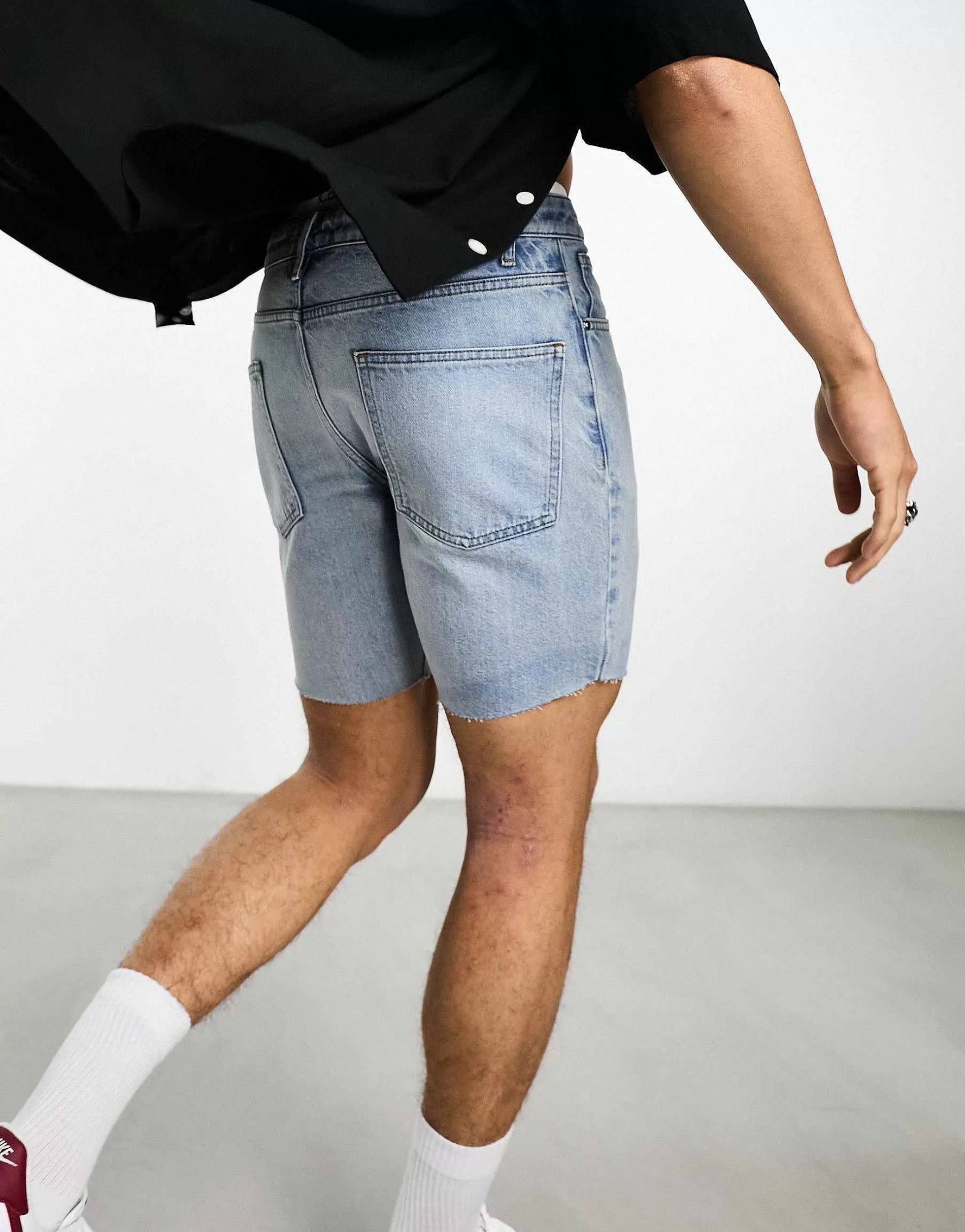 Men DESIGN Slim Denim Shorts In Wash With Raw Hem