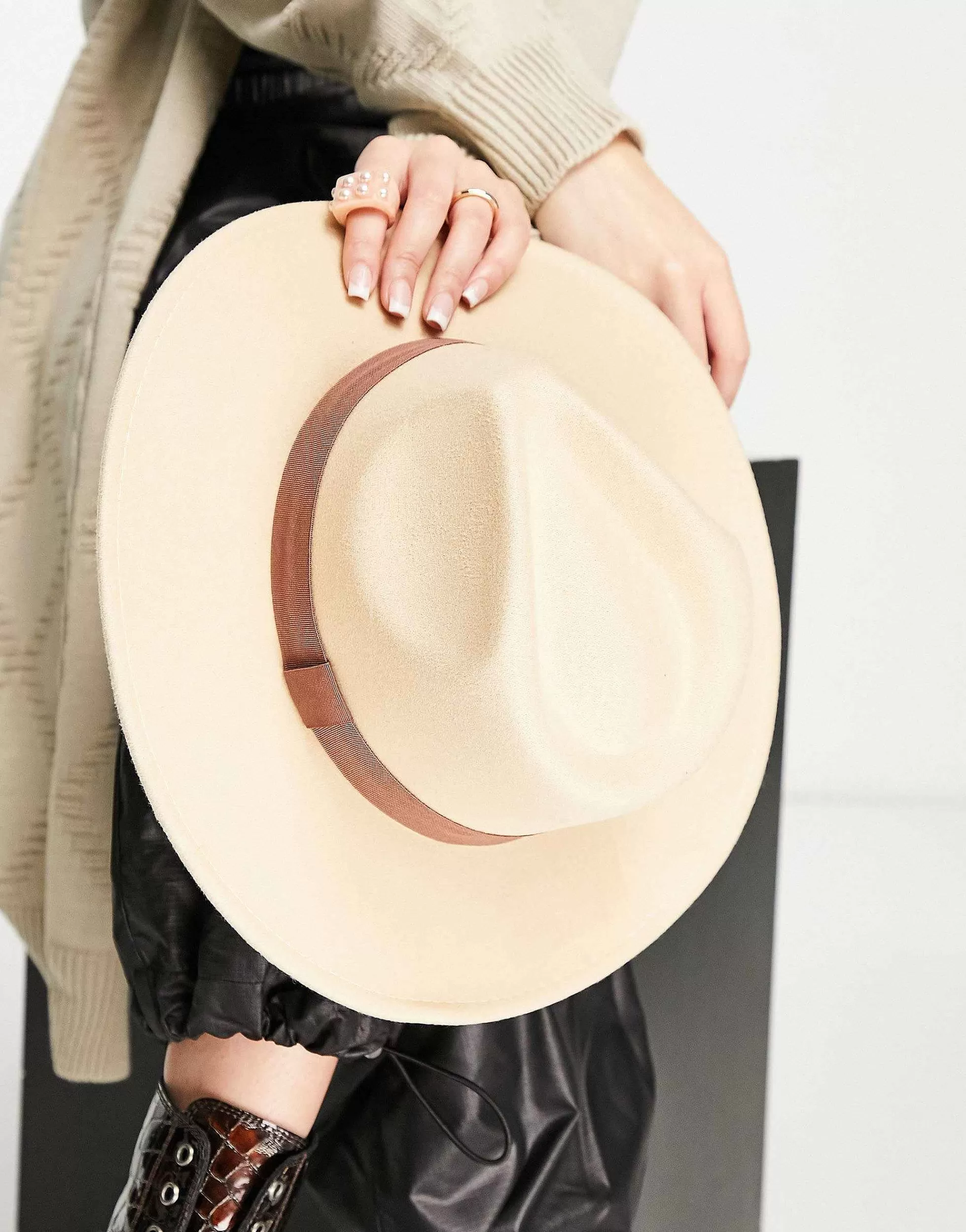 Women DESIGN Structured Fedora With Size Adjuster In Stone
