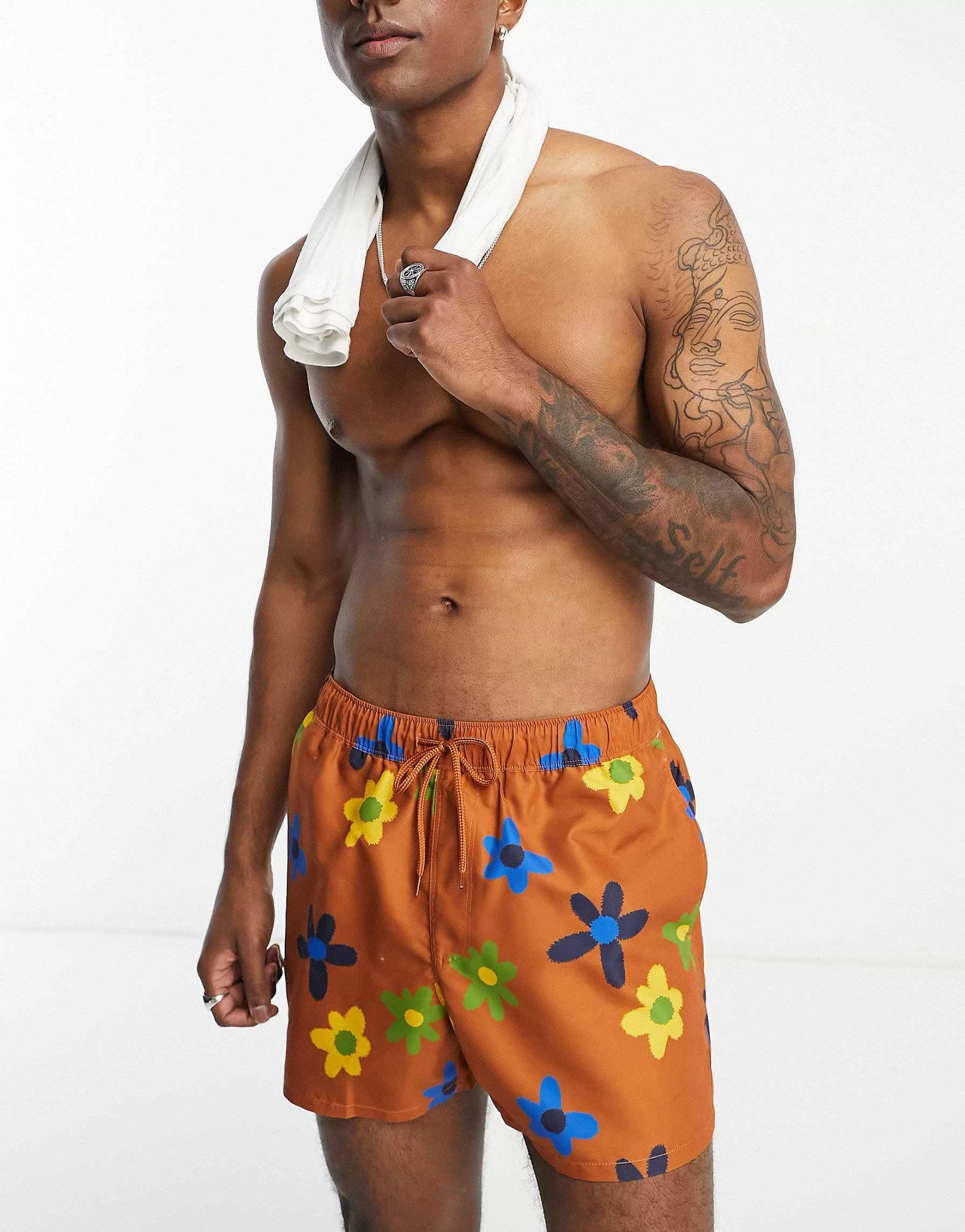 Men DESIGN Swim Shorts In Short Length In Floral Print In Brown