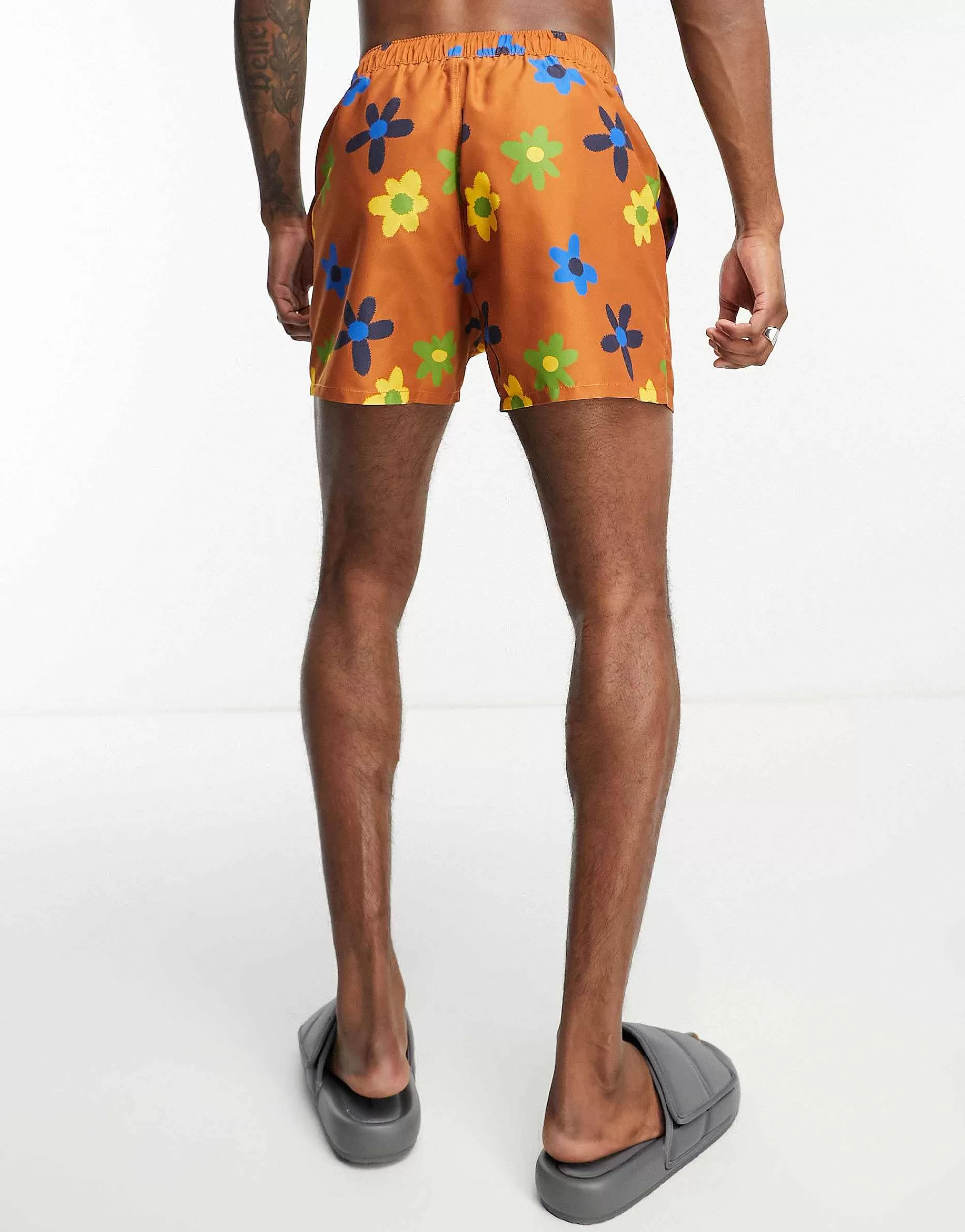Men DESIGN Swim Shorts In Short Length In Floral Print In Brown