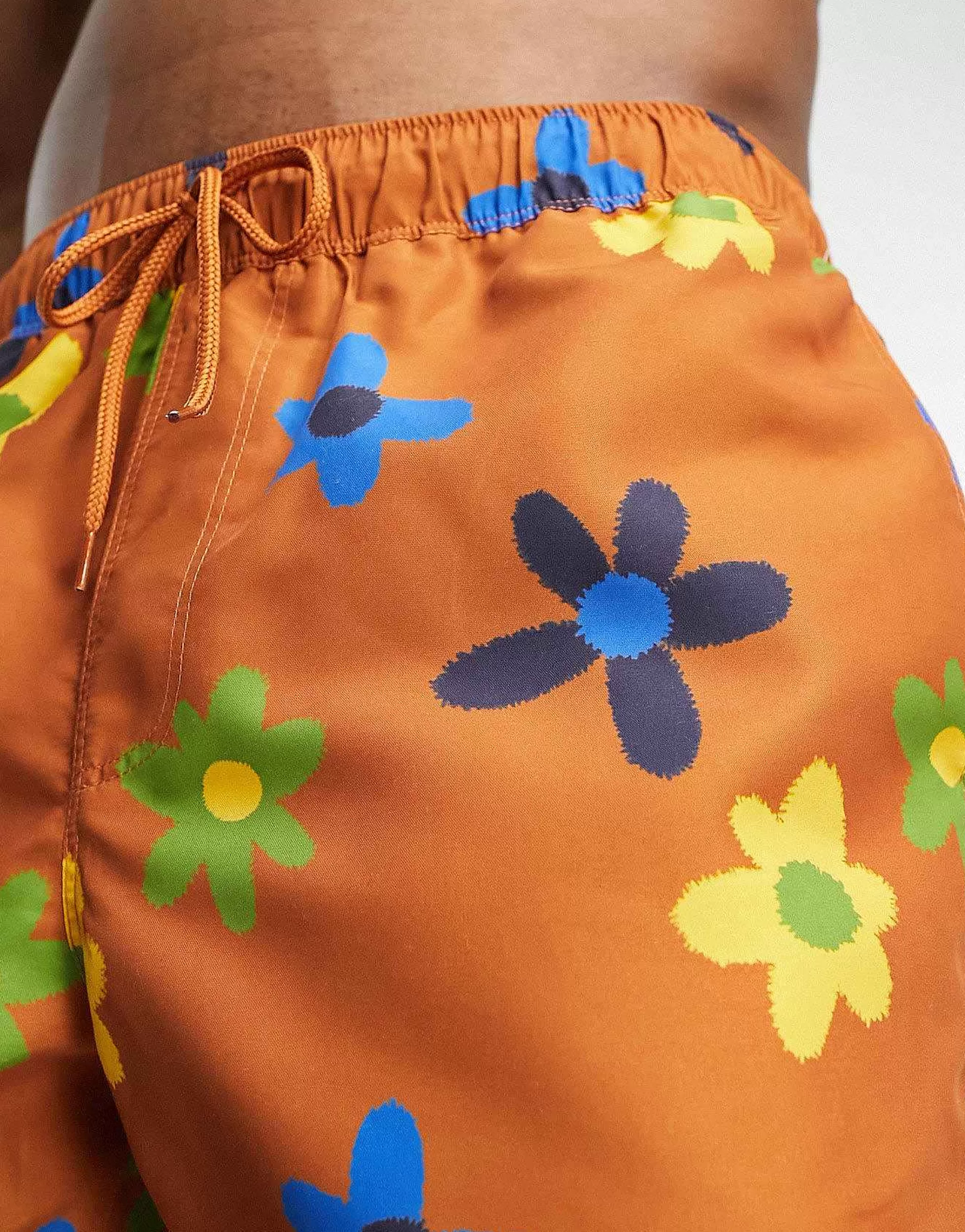 Men DESIGN Swim Shorts In Short Length In Floral Print In Brown