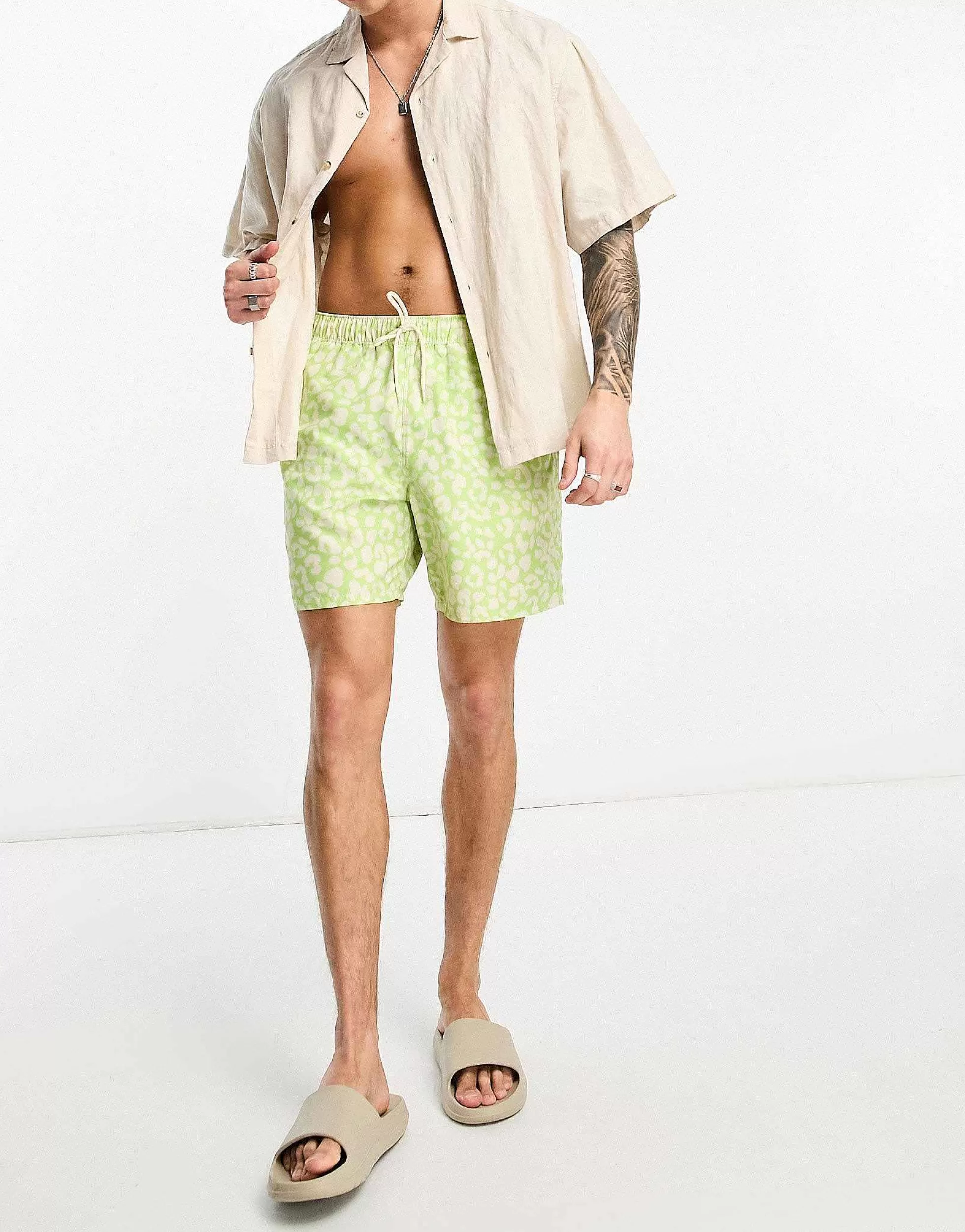 Men DESIGN Swim Shorts In Short Length In Leopard Print In Green