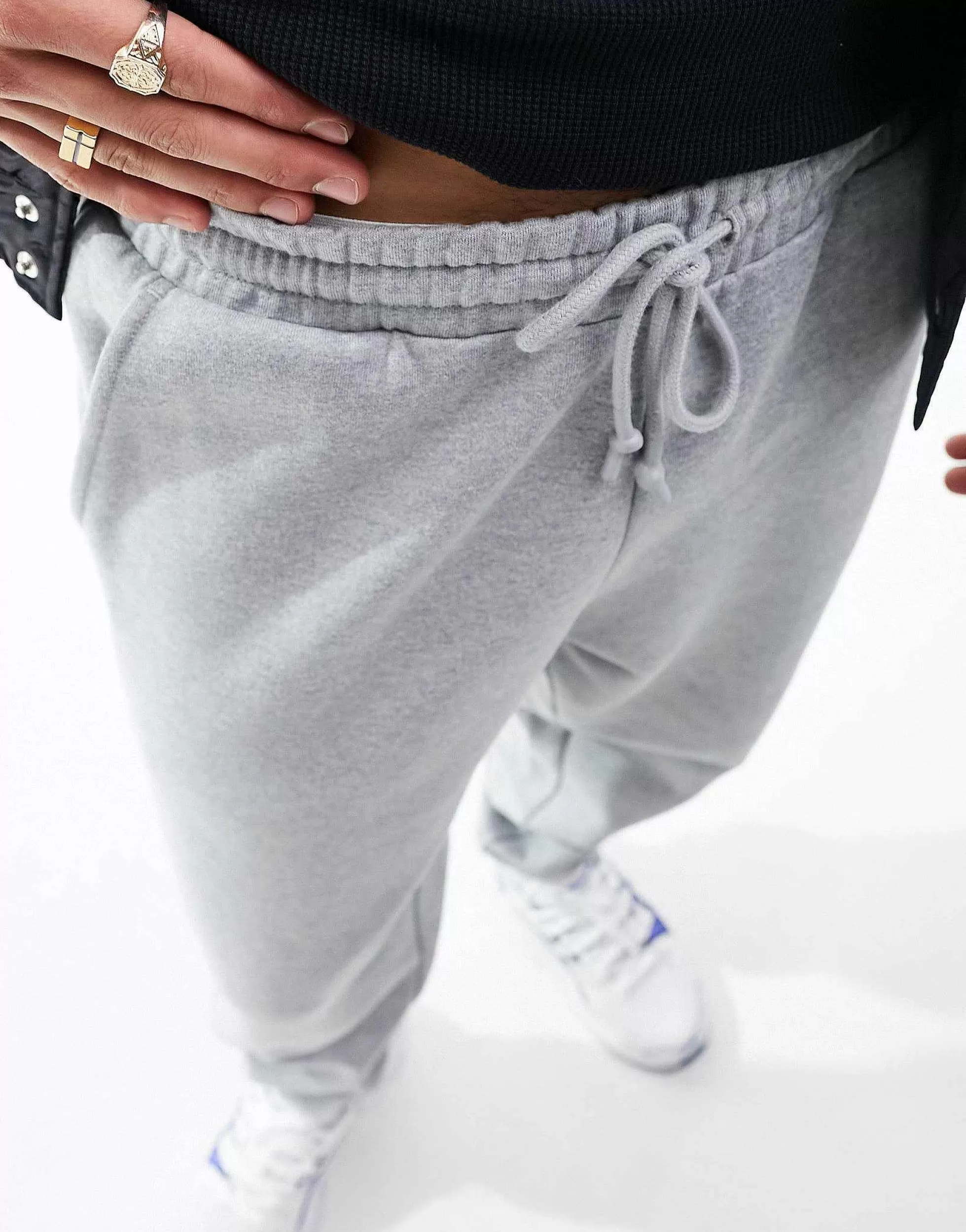 Men DESIGN Tapered Heavyweight Joggers In Grey
