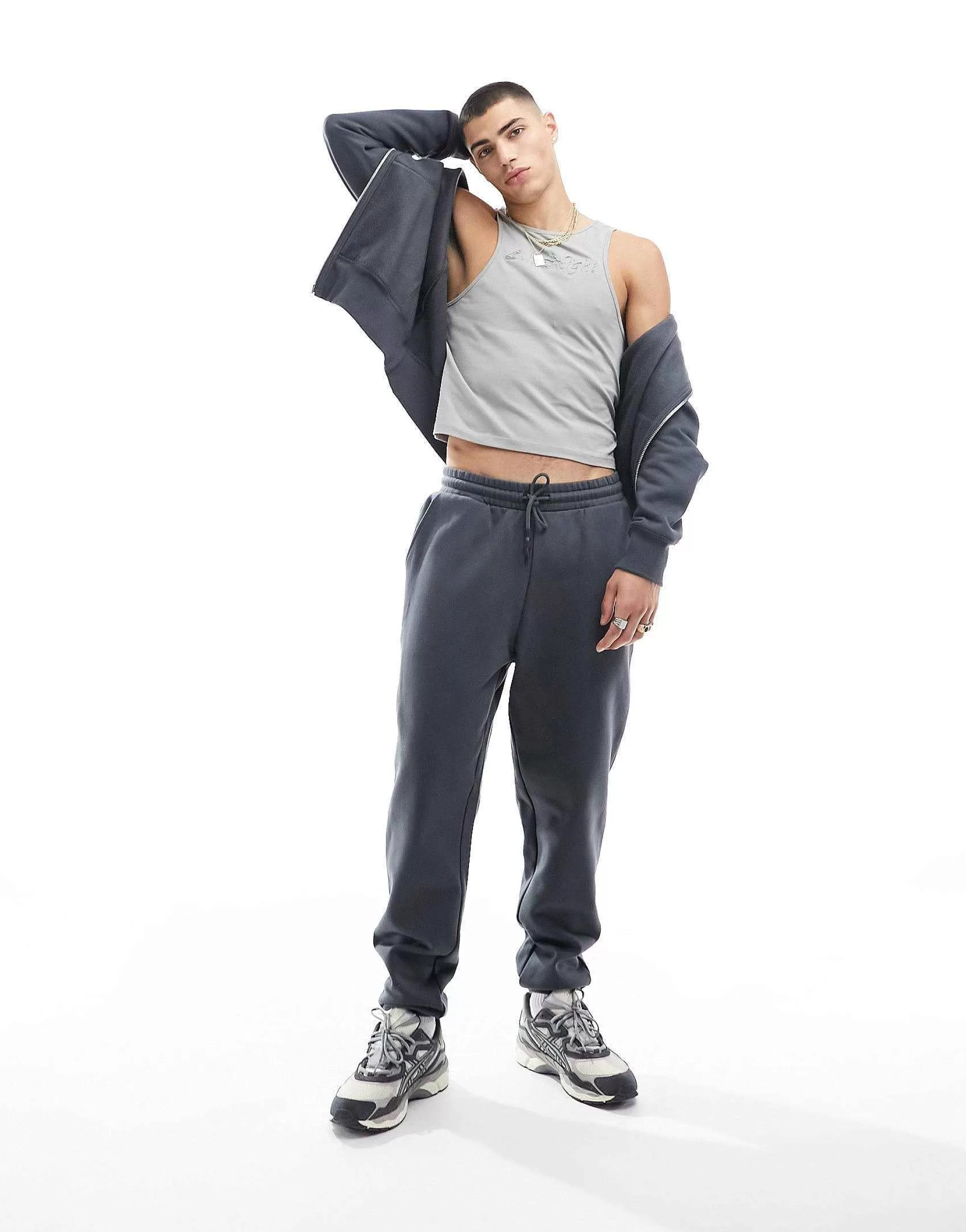 Men DESIGN Tapered Heavyweight Joggers In Washed Black