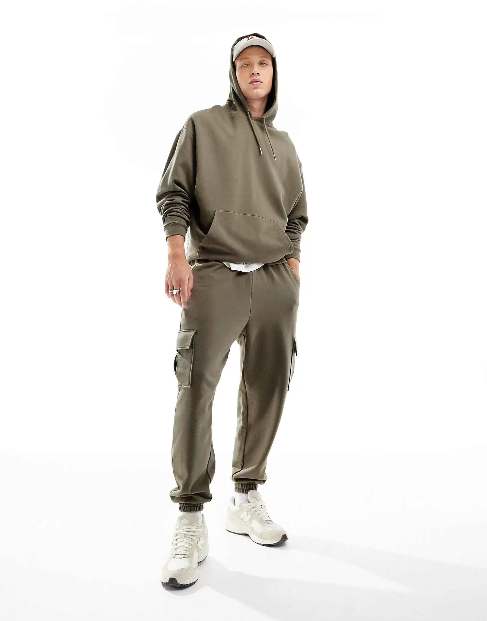 Men DESIGN Tracksuit With Oversized Hoodie And Relaxed Joggers In Beige