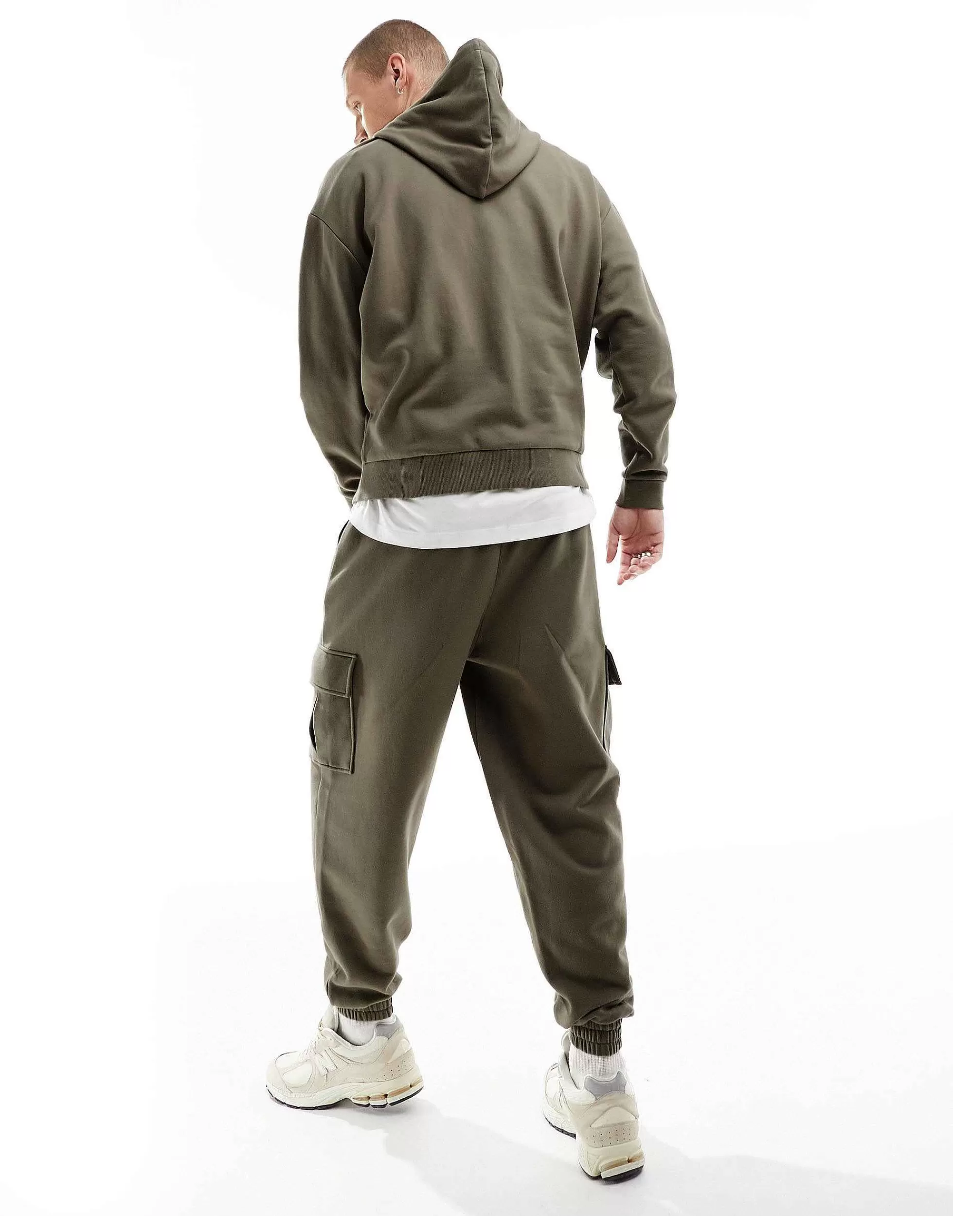 Men DESIGN Tracksuit With Oversized Hoodie And Relaxed Joggers In Beige